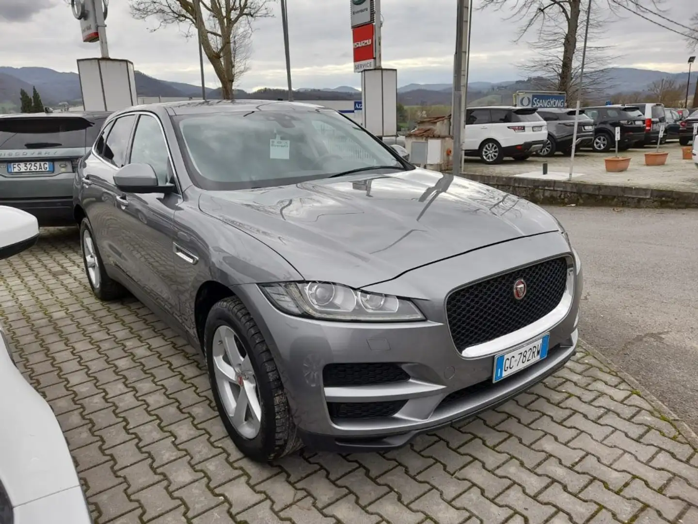 Jaguar F-Pace F-Pace 2.0 D 180 CV AWD aut. Pure Beige - 2