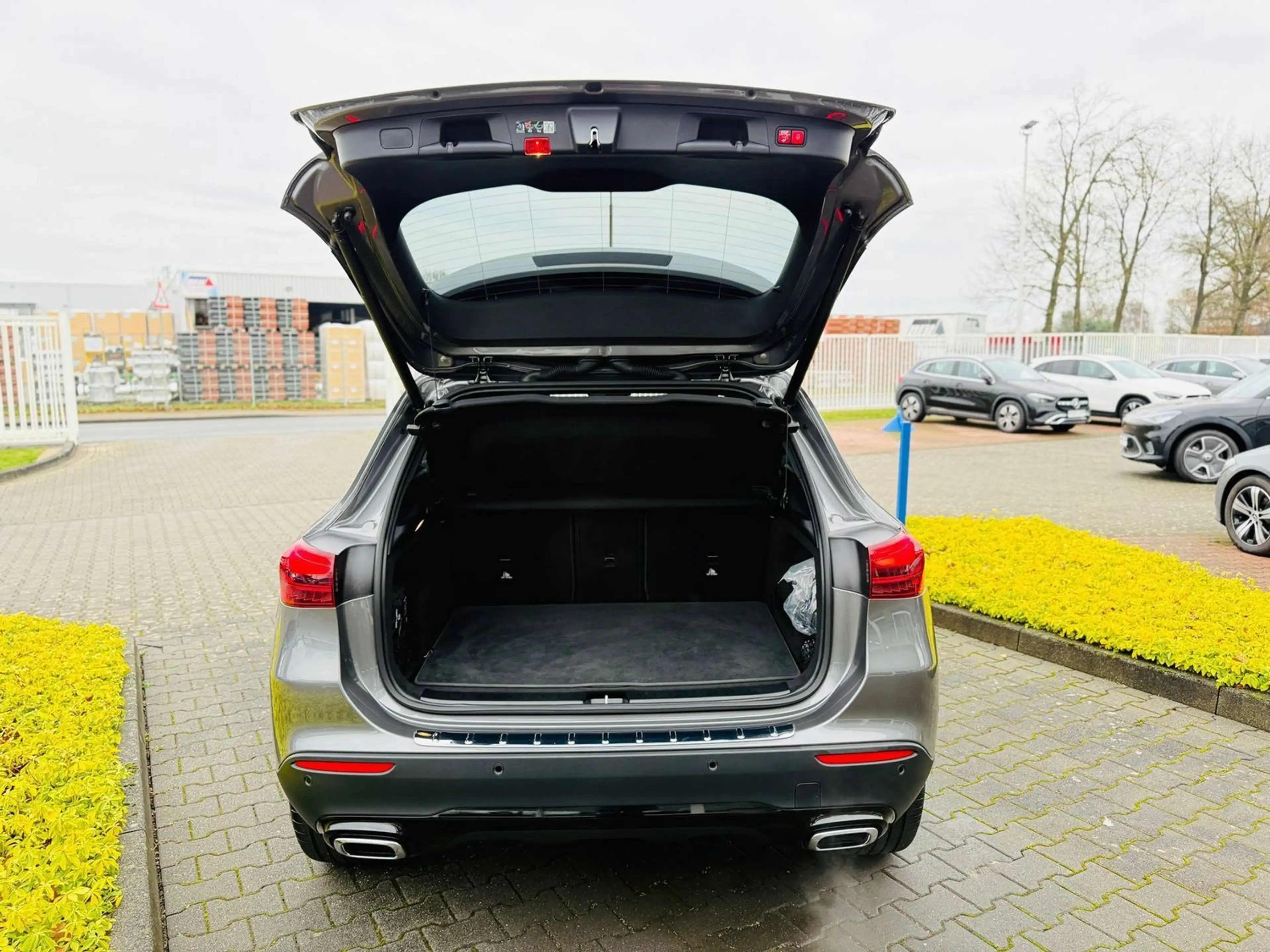 Mercedes-Benz GLA 180 PROGRESSIVE Advanced NIGHT, EasyPack, RFK, LED, WP — photo 7