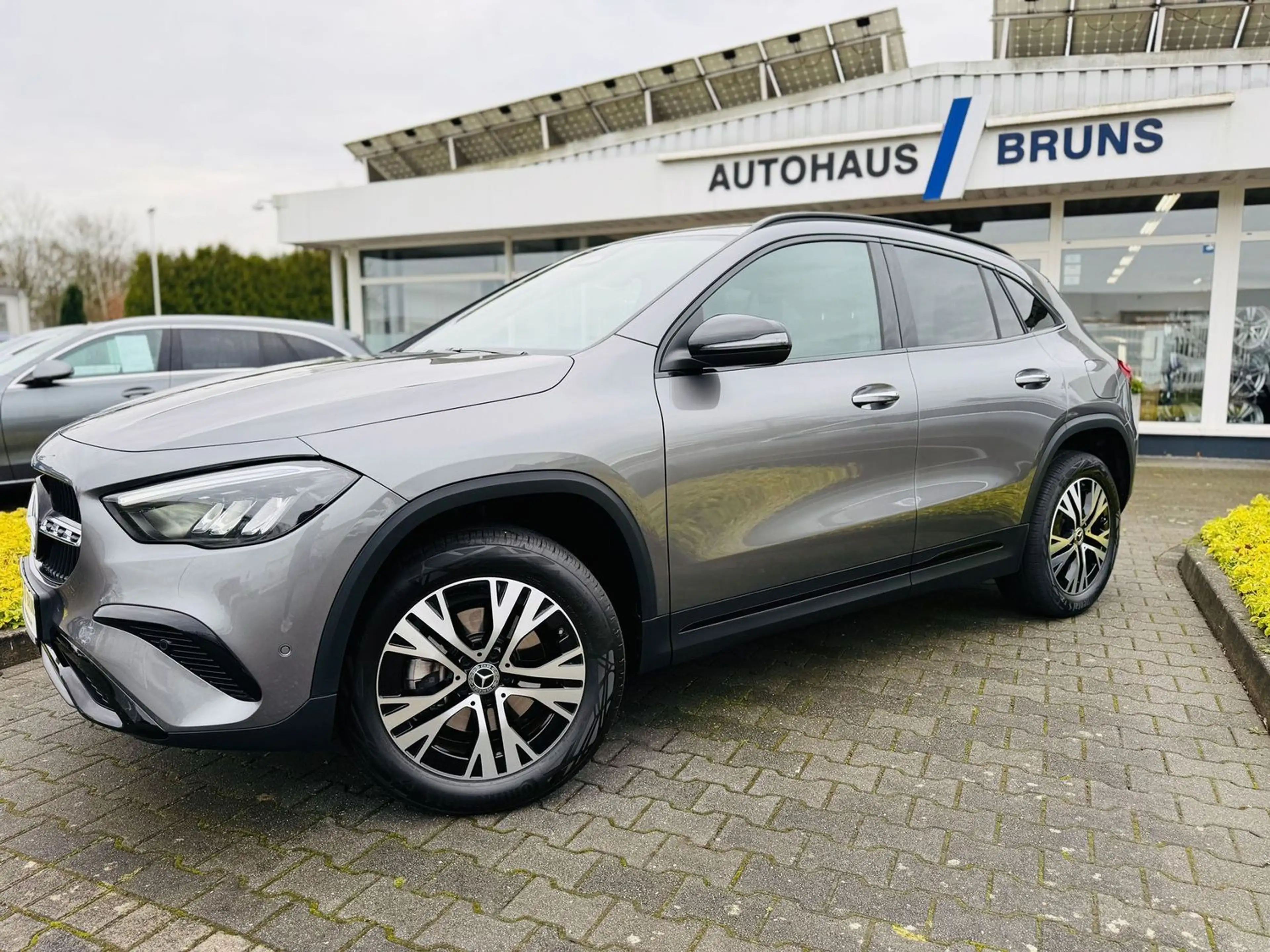 Mercedes-Benz GLA 180 PROGRESSIVE Advanced NIGHT, EasyPack, RFK, LED, WP — photo 2