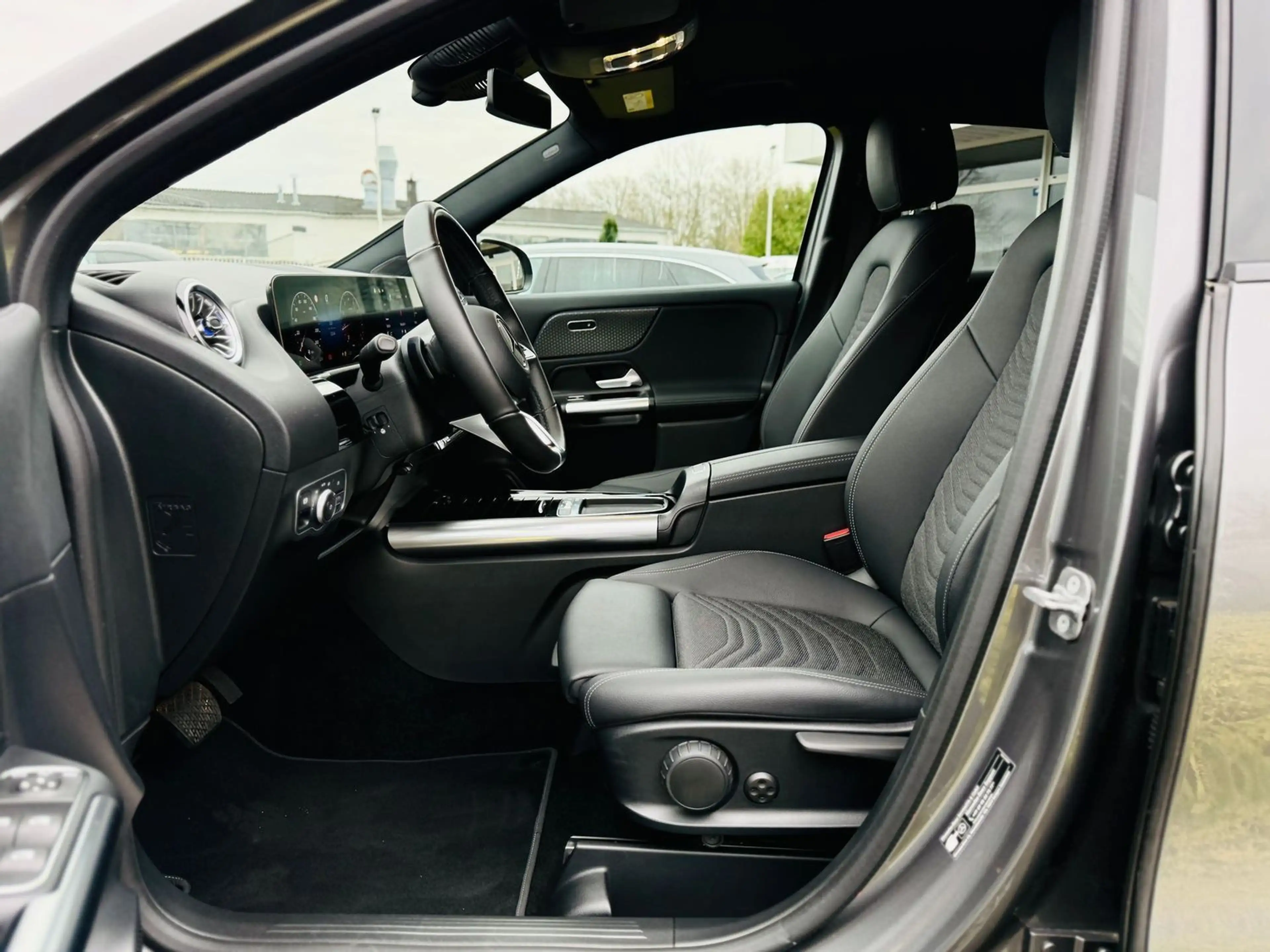 Mercedes-Benz GLA 180 PROGRESSIVE Advanced NIGHT, EasyPack, RFK, LED, WP — photo 9