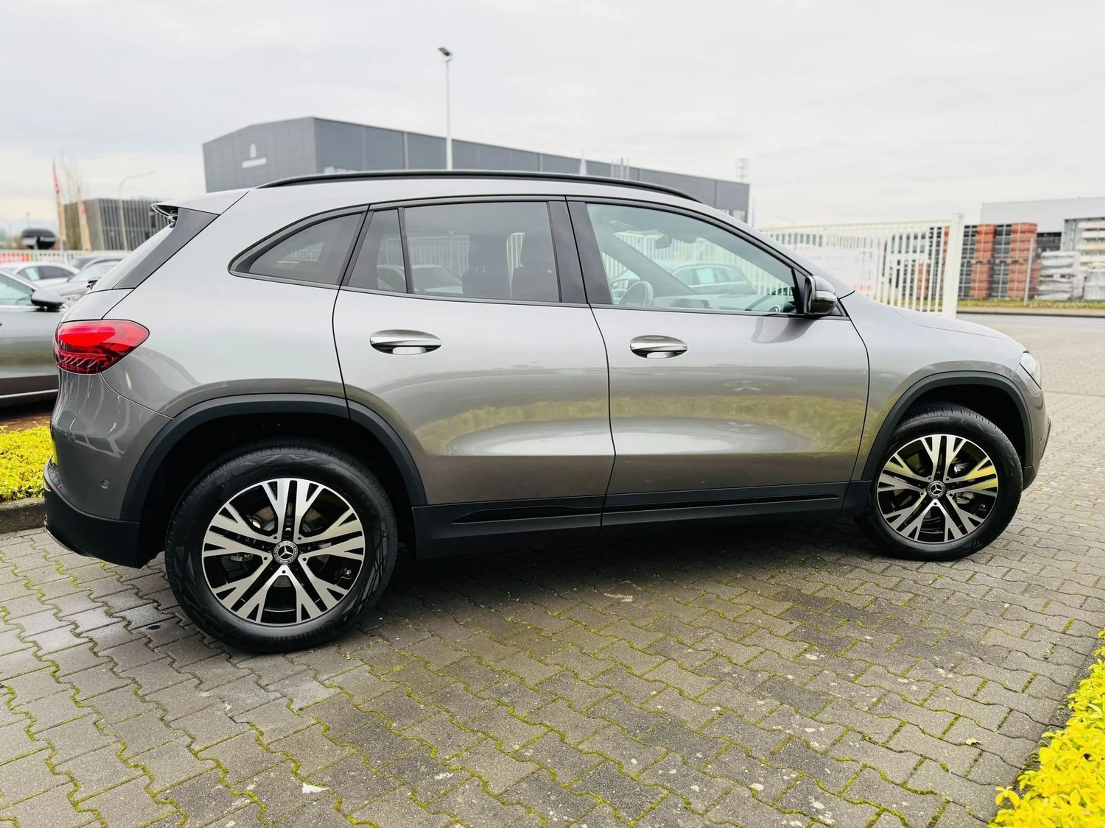 Mercedes-Benz GLA 180 PROGRESSIVE Advanced NIGHT, EasyPack, RFK, LED, WP — photo 6