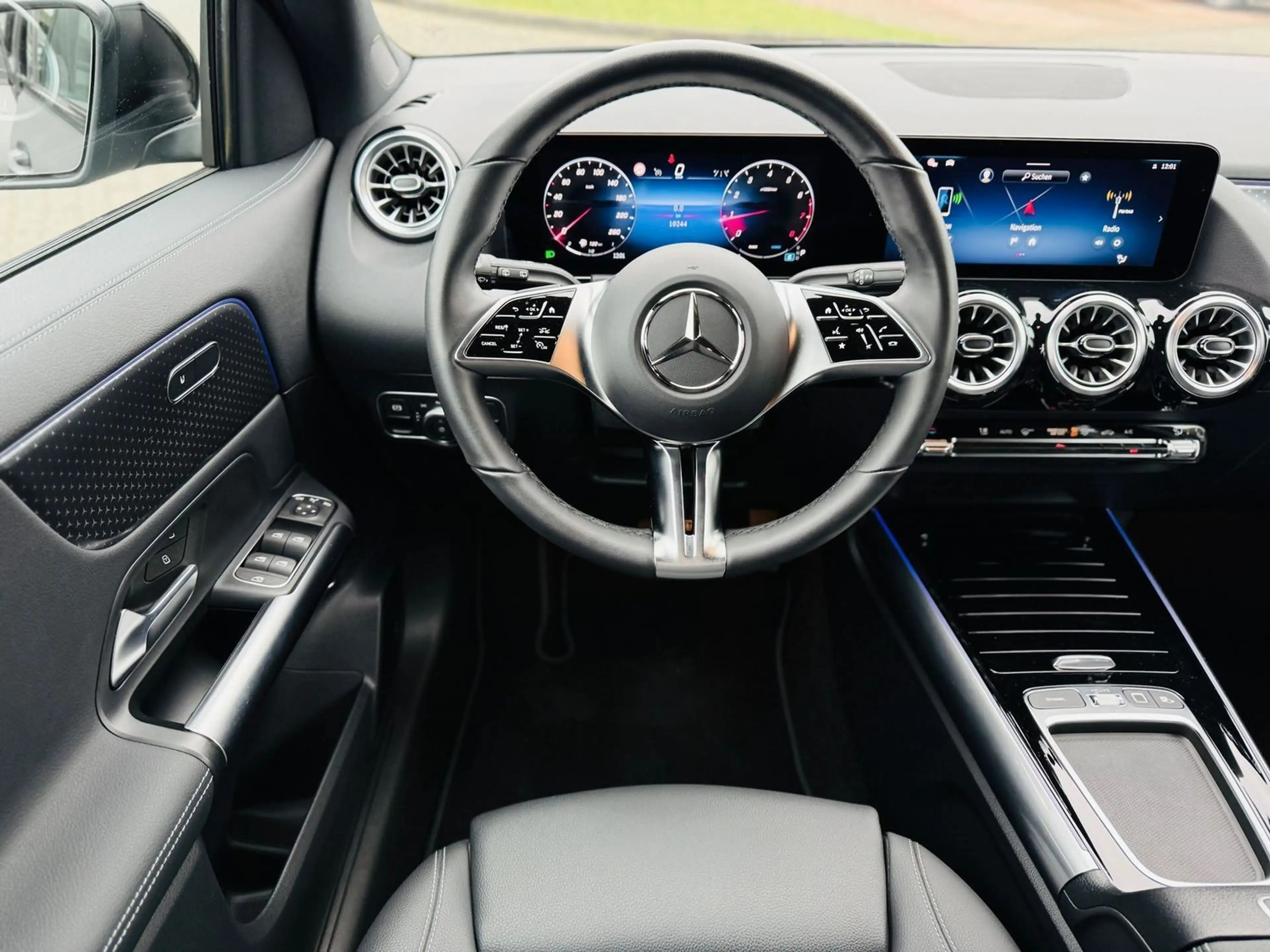 Mercedes-Benz GLA 180 PROGRESSIVE Advanced NIGHT, EasyPack, RFK, LED, WP — photo 13