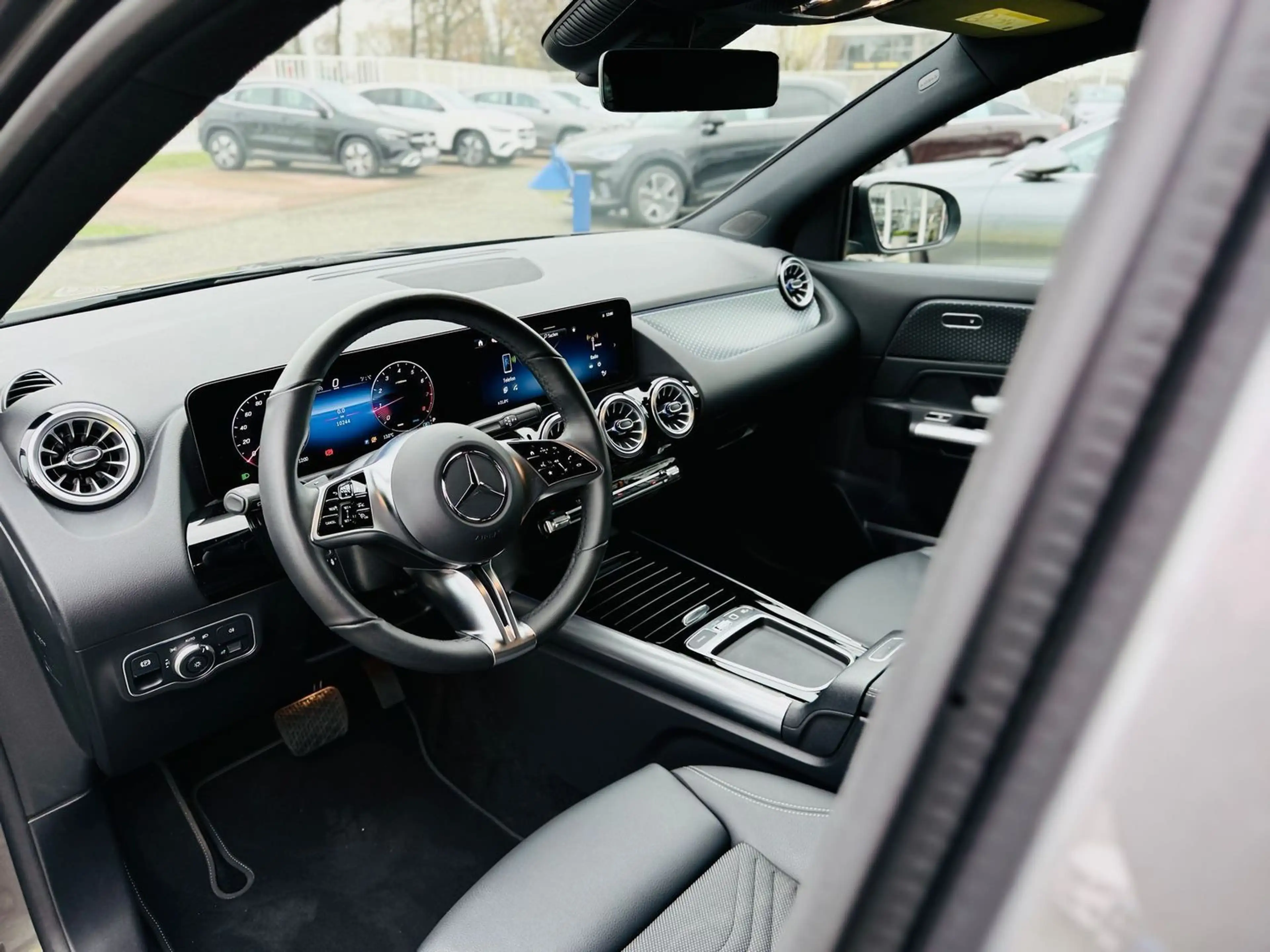Mercedes-Benz GLA 180 PROGRESSIVE Advanced NIGHT, EasyPack, RFK, LED, WP — photo 8