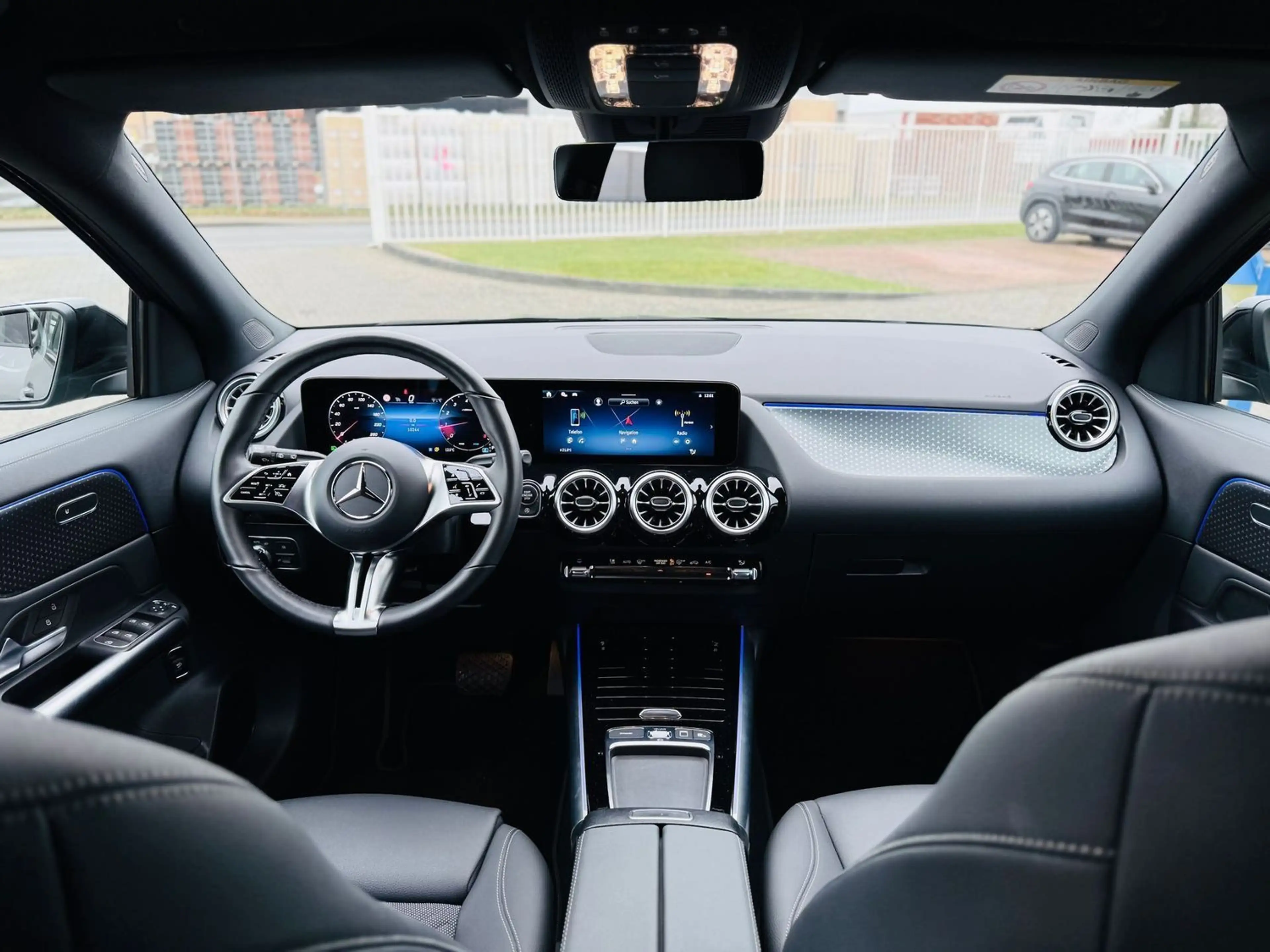 Mercedes-Benz GLA 180 PROGRESSIVE Advanced NIGHT, EasyPack, RFK, LED, WP — photo 11