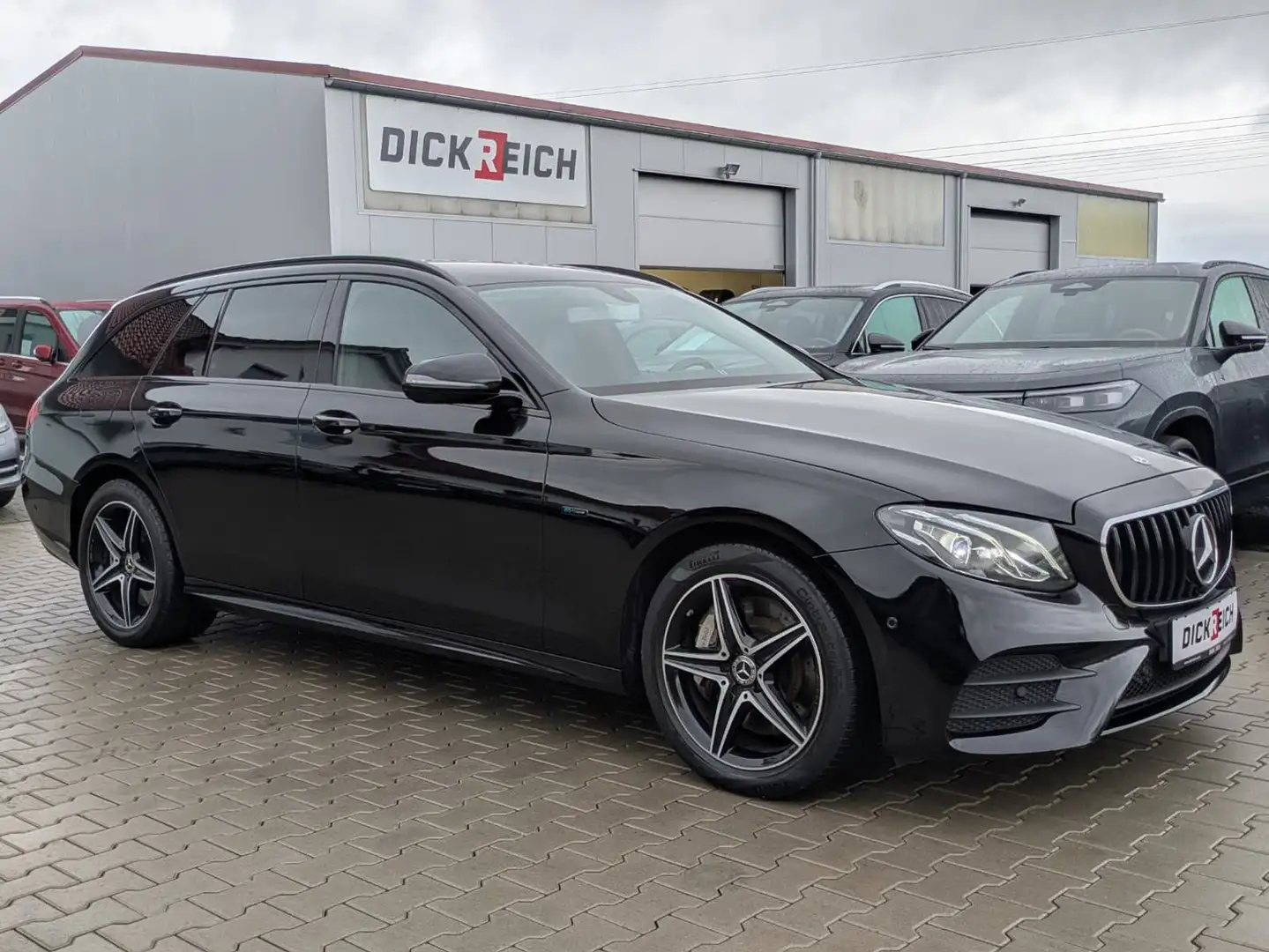 Mercedes-Benz E 300 de AMG Night AVANTGARDE AHK*LED*BURMESTER Noir - 1