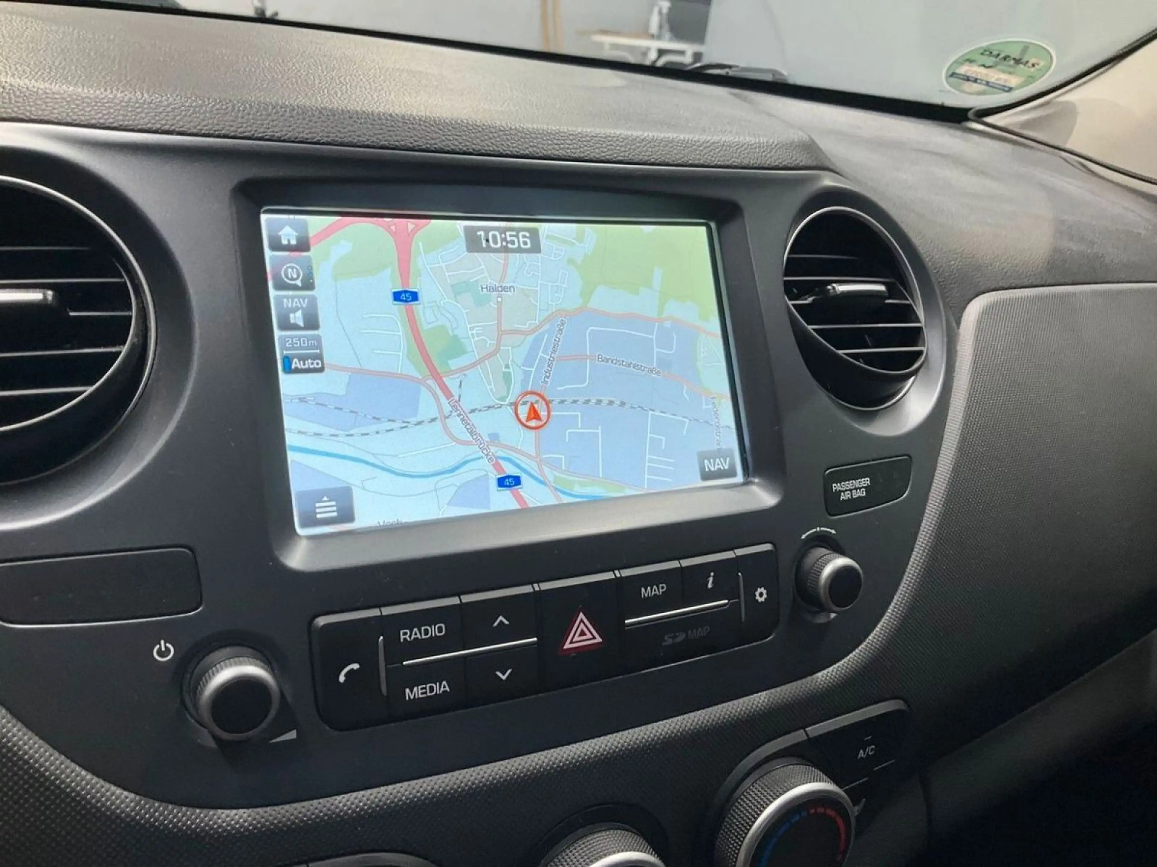 Hyundai i10 1.2 YES! Plus NAVI*PDC*SHZ*1HAND*DAB — photo 9