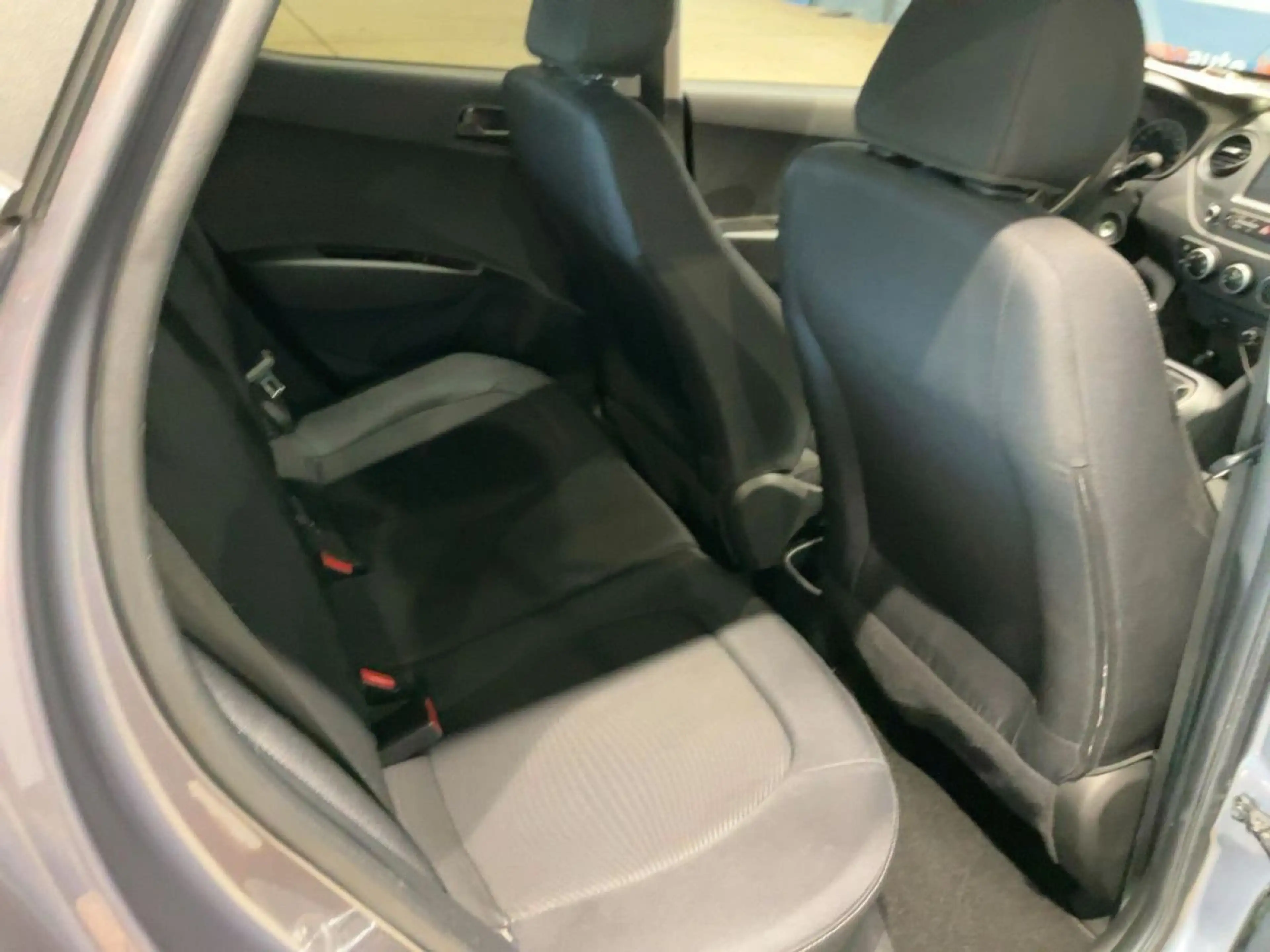 Hyundai i10 1.2 YES! Plus NAVI*PDC*SHZ*1HAND*DAB — photo 11