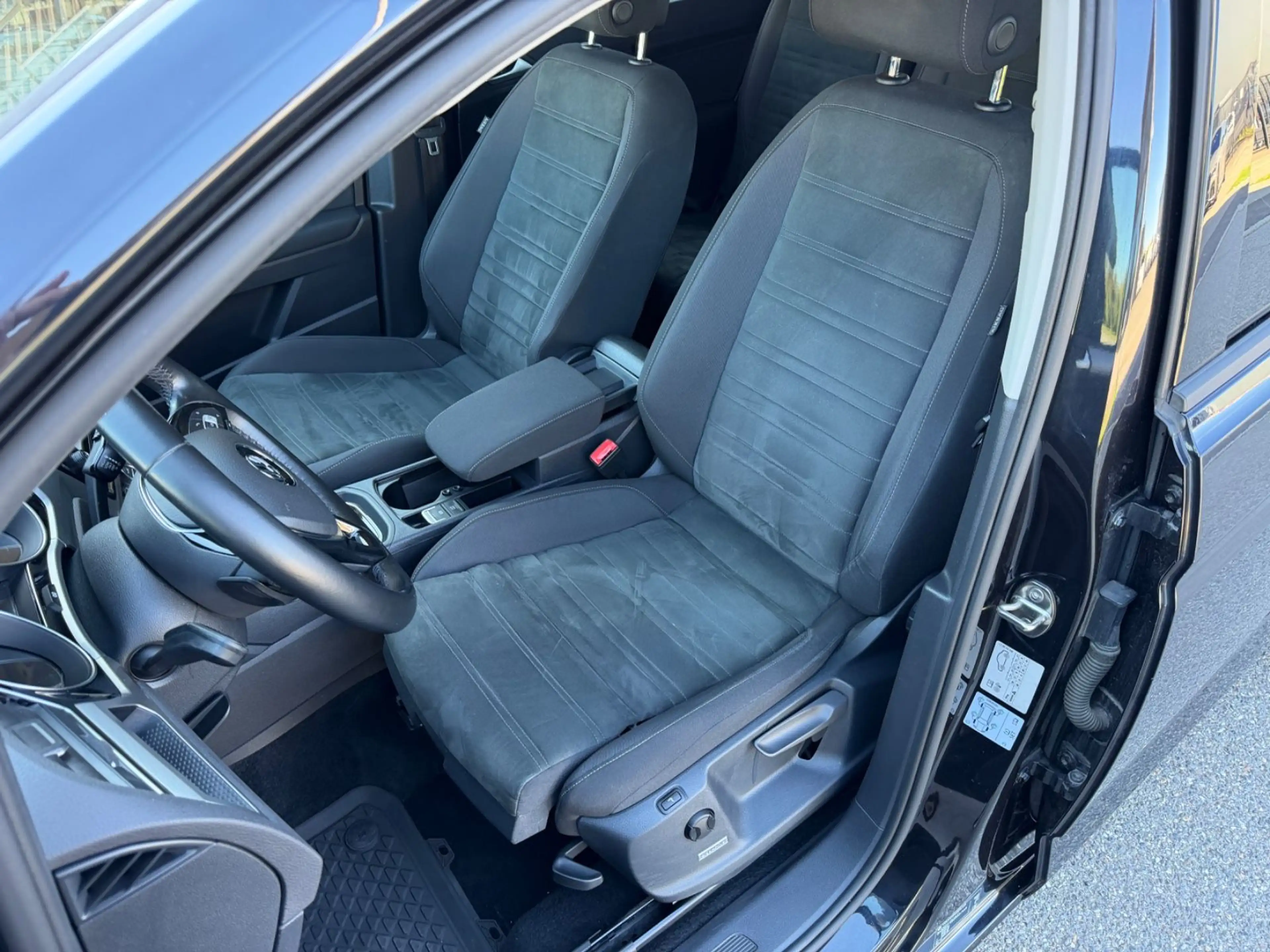 Volkswagen Touran Comfortline DSG Navi ACC St.Heiz Velur — photo 15