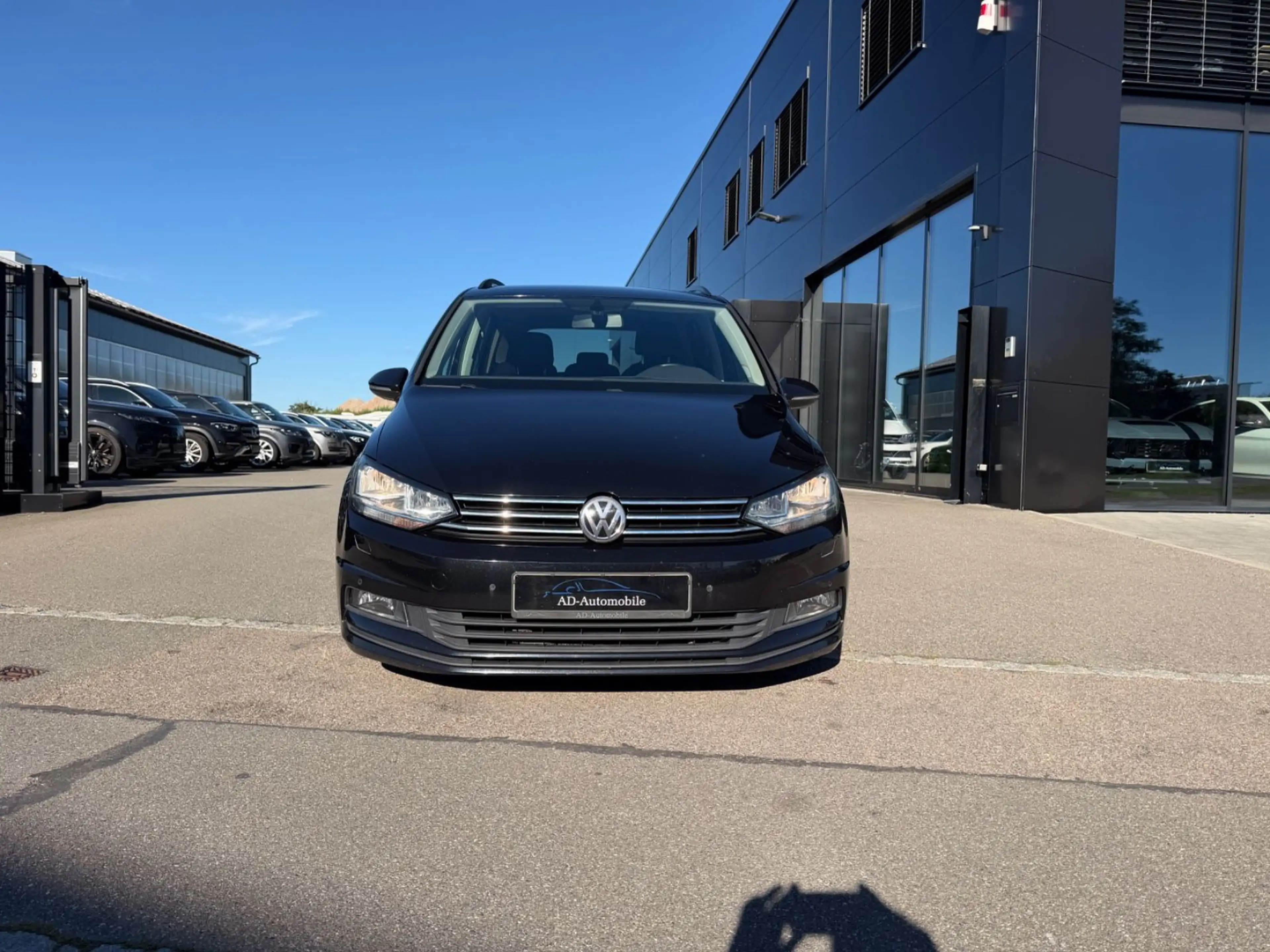 Volkswagen Touran Comfortline DSG Navi ACC St.Heiz Velur — photo 3