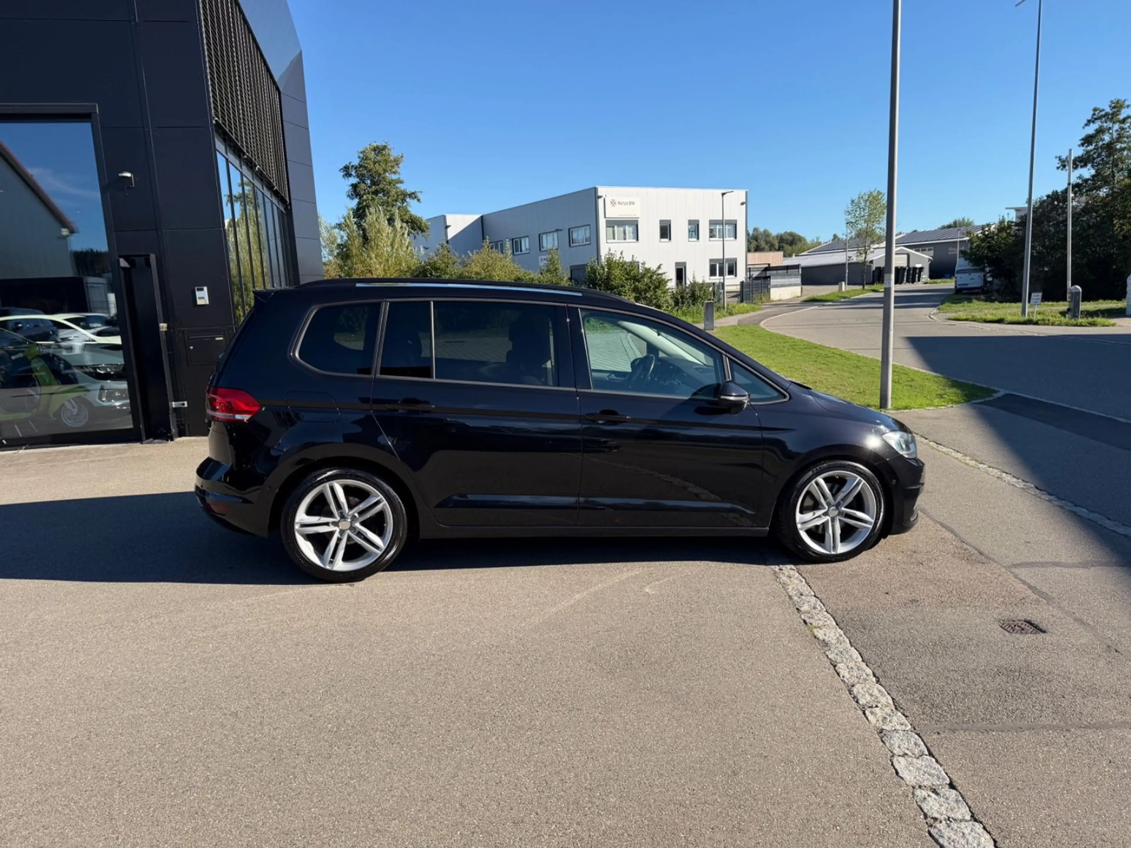 Volkswagen Touran Comfortline DSG Navi ACC St.Heiz Velur — photo 9