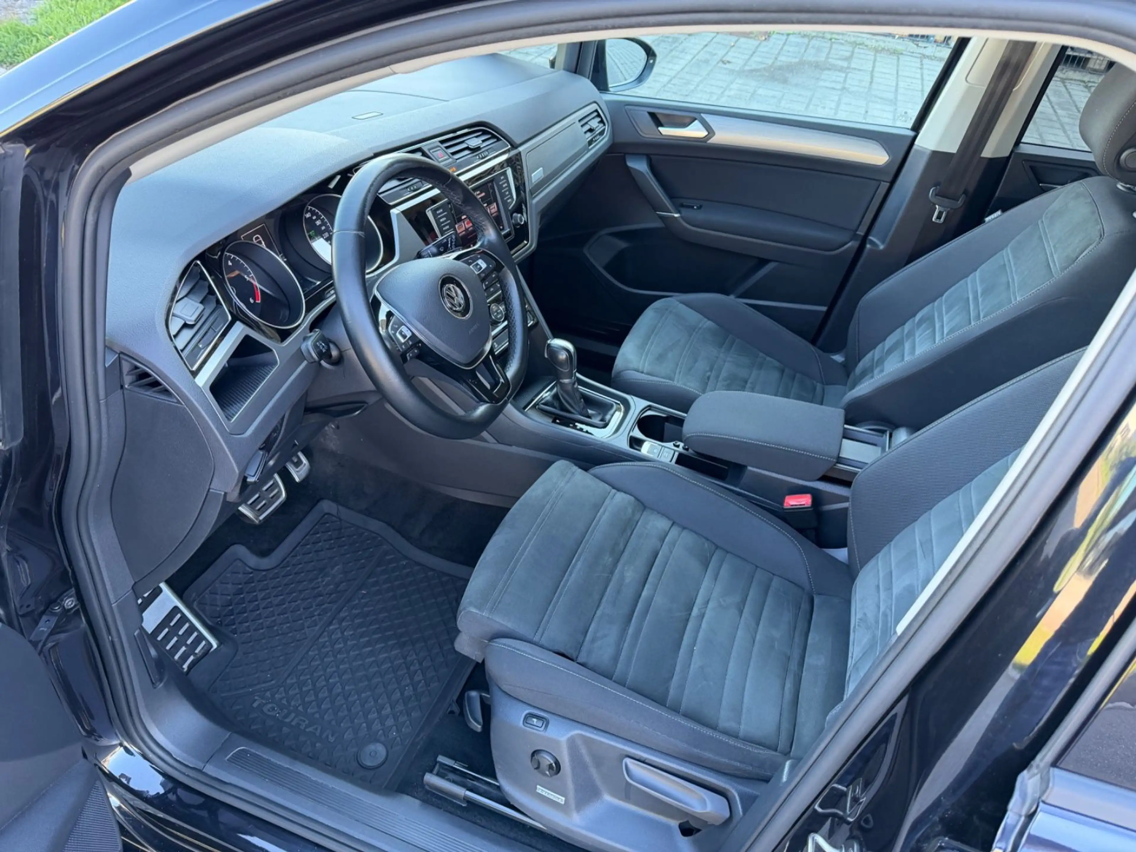 Volkswagen Touran Comfortline DSG Navi ACC St.Heiz Velur — photo 14