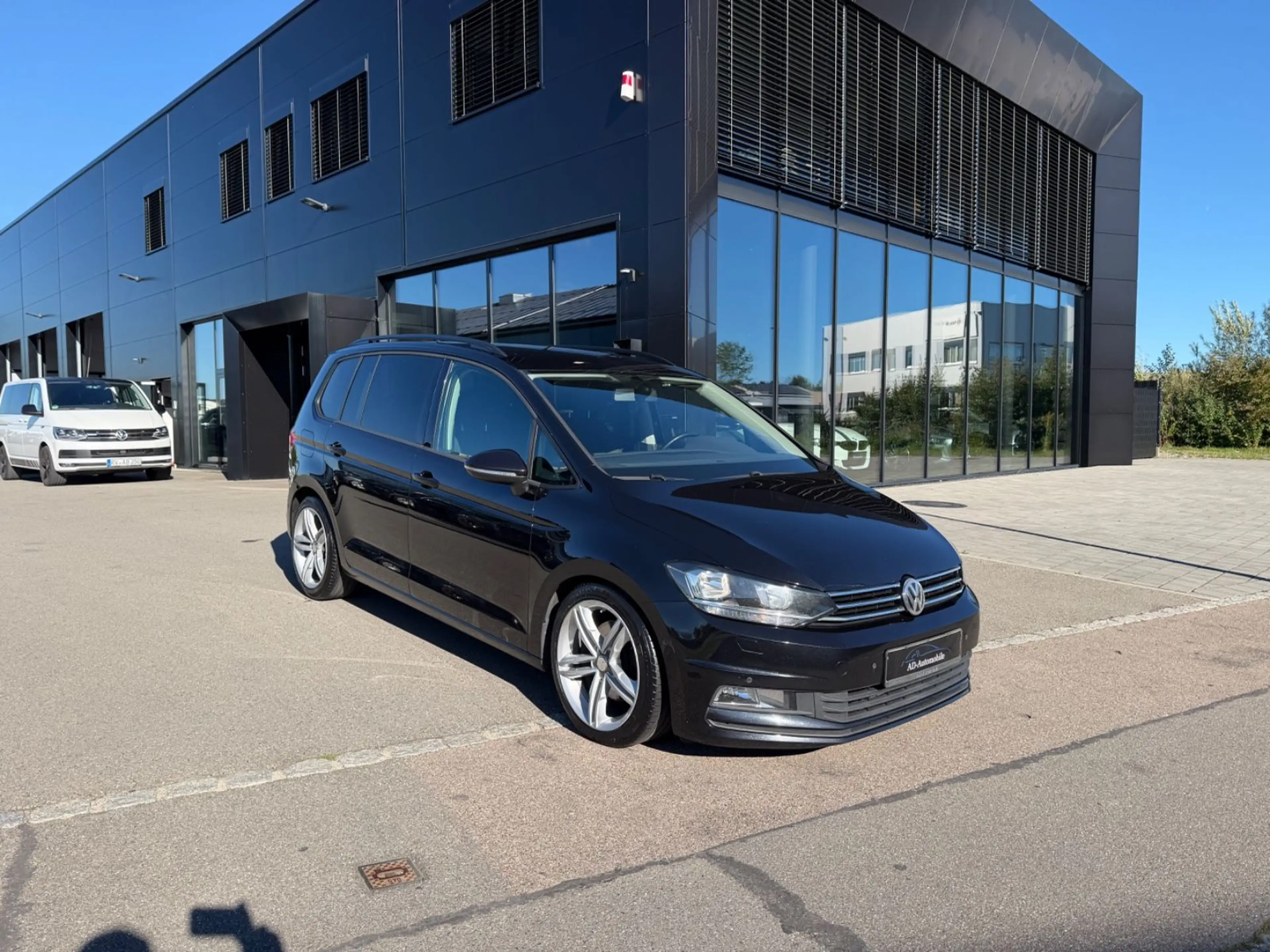 Volkswagen Touran Comfortline DSG Navi ACC St.Heiz Velur — photo 2