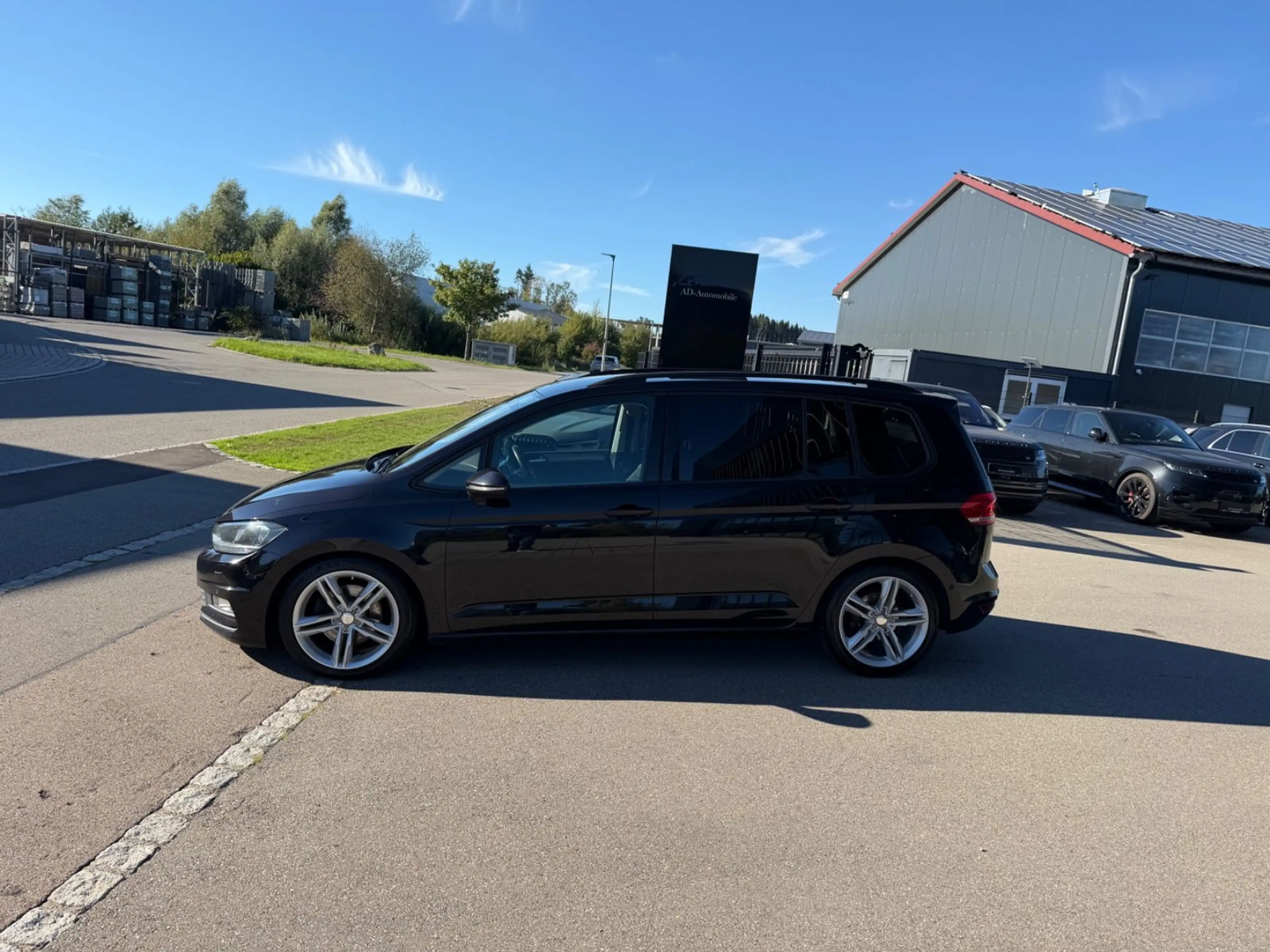 Volkswagen Touran Comfortline DSG Navi ACC St.Heiz Velur — photo 5