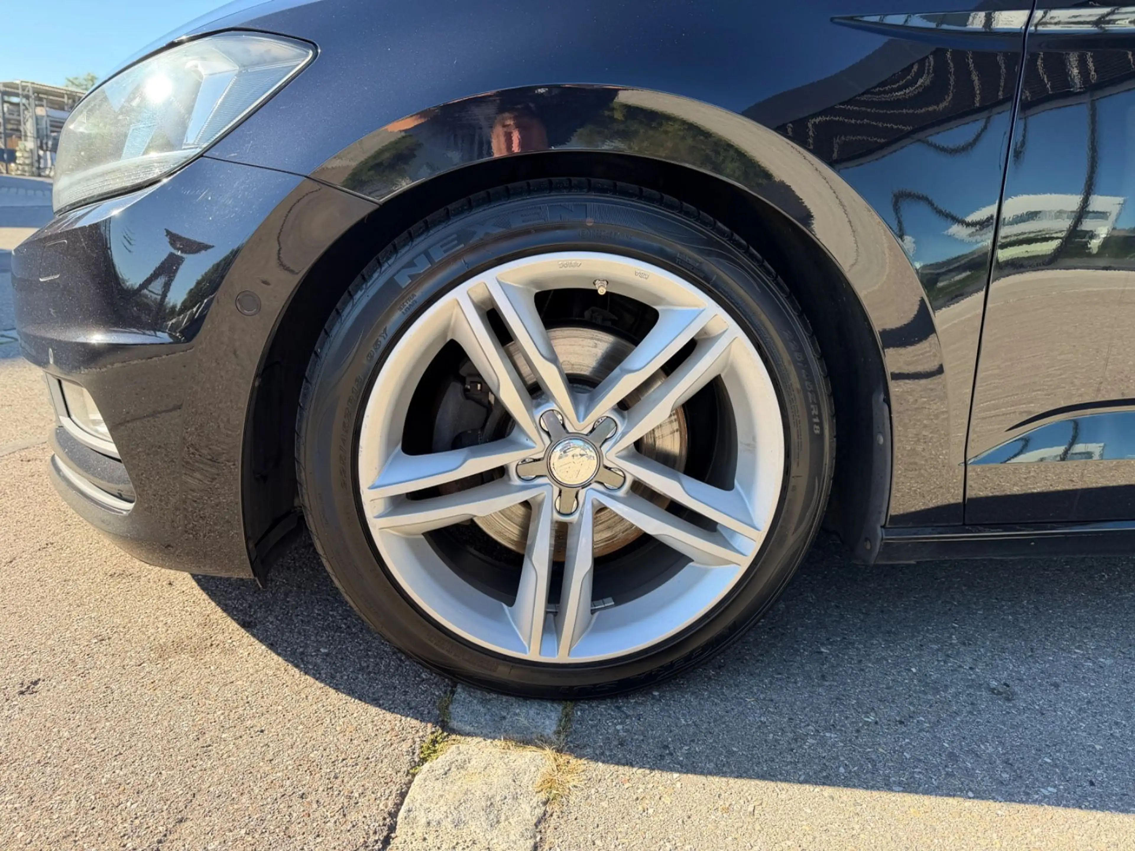 Volkswagen Touran Comfortline DSG Navi ACC St.Heiz Velur — photo 10