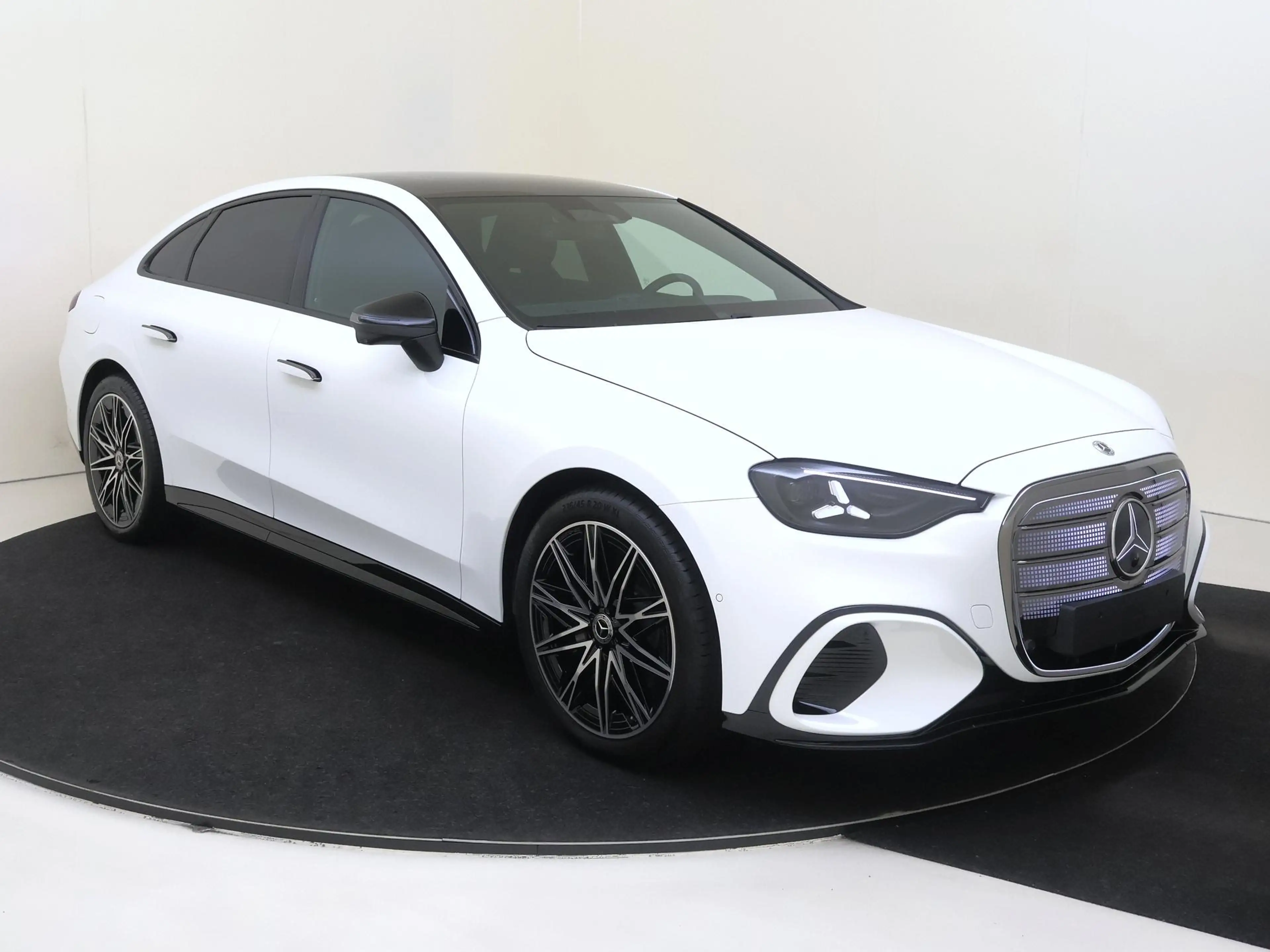 Mercedes-Benz C 400 4MATIC Launch Edition 94 kWh Dakverlichting - Rija — photo 2