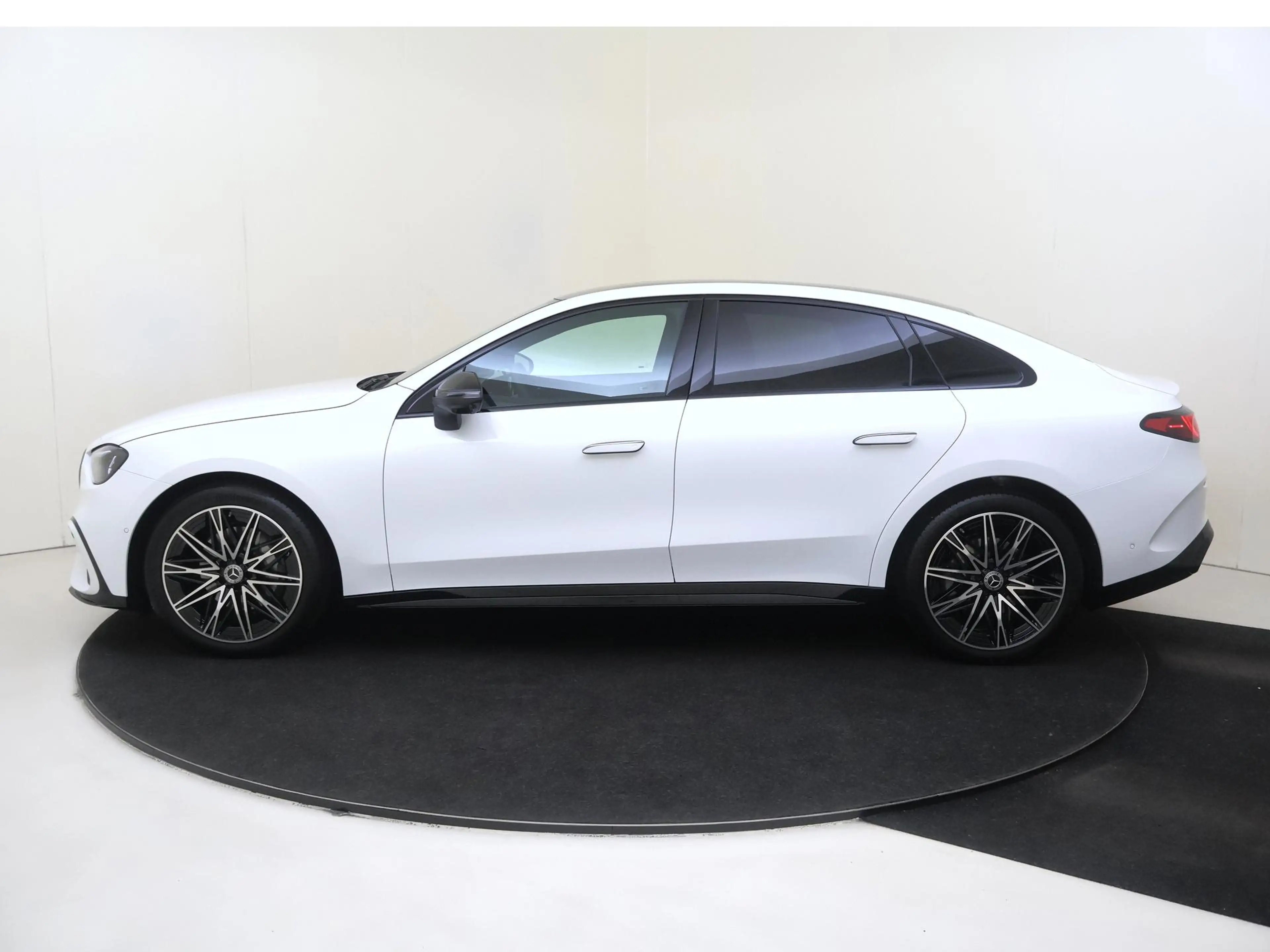 Mercedes-Benz C 400 4MATIC Launch Edition 94 kWh Dakverlichting - Rija — photo 7