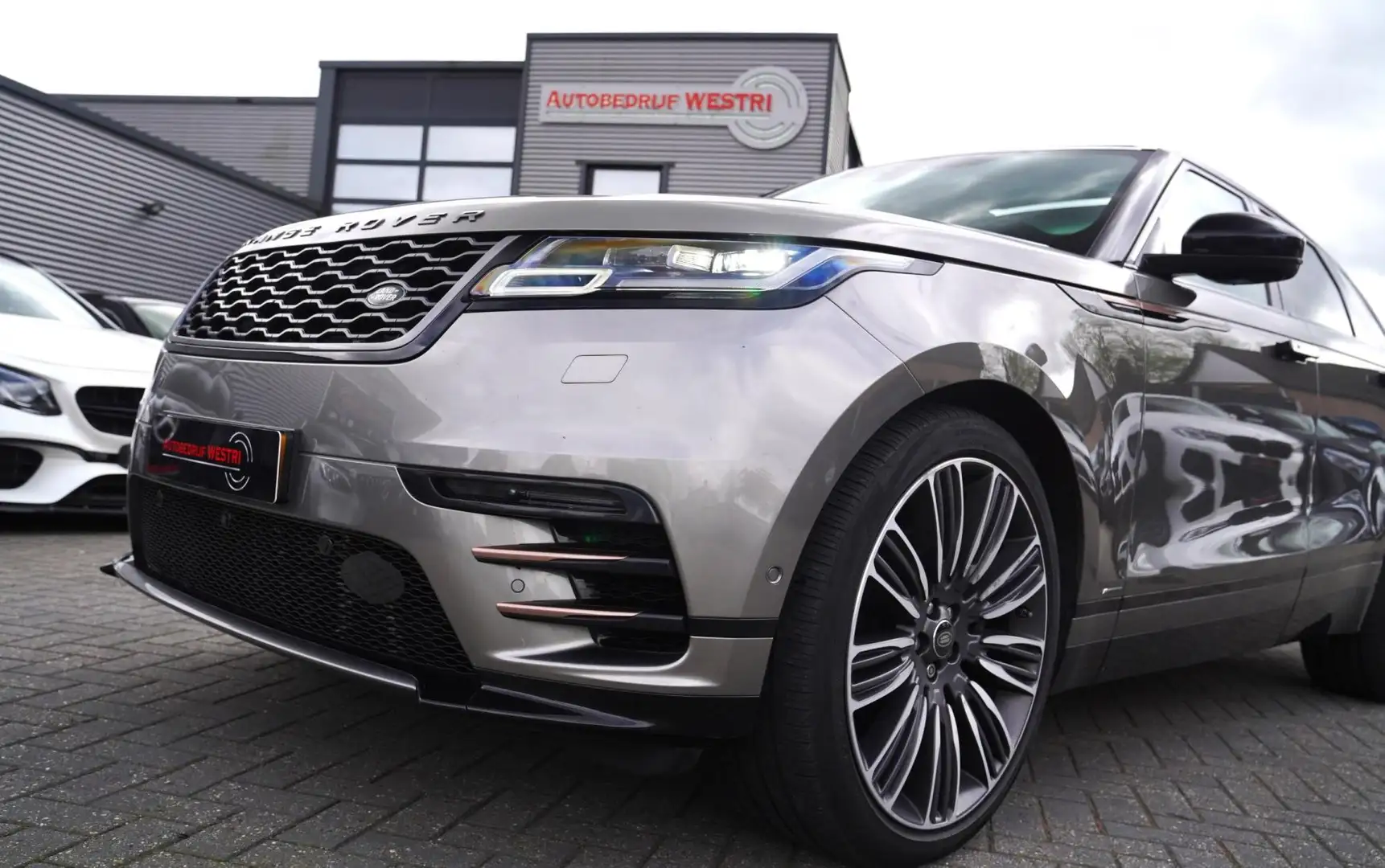 Land Rover Range Rover Velar 3.0 V6 AWD First Edition|Pano|Head Up|R-Dynamic|Sf Gris - 2