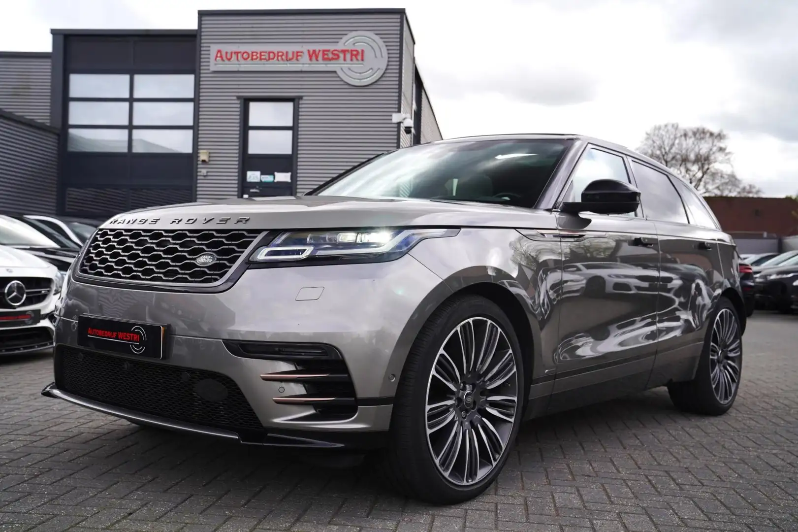 Land Rover Range Rover Velar 3.0 V6 AWD First Edition|Pano|Head Up|R-Dynamic|Sf Grijs - 1