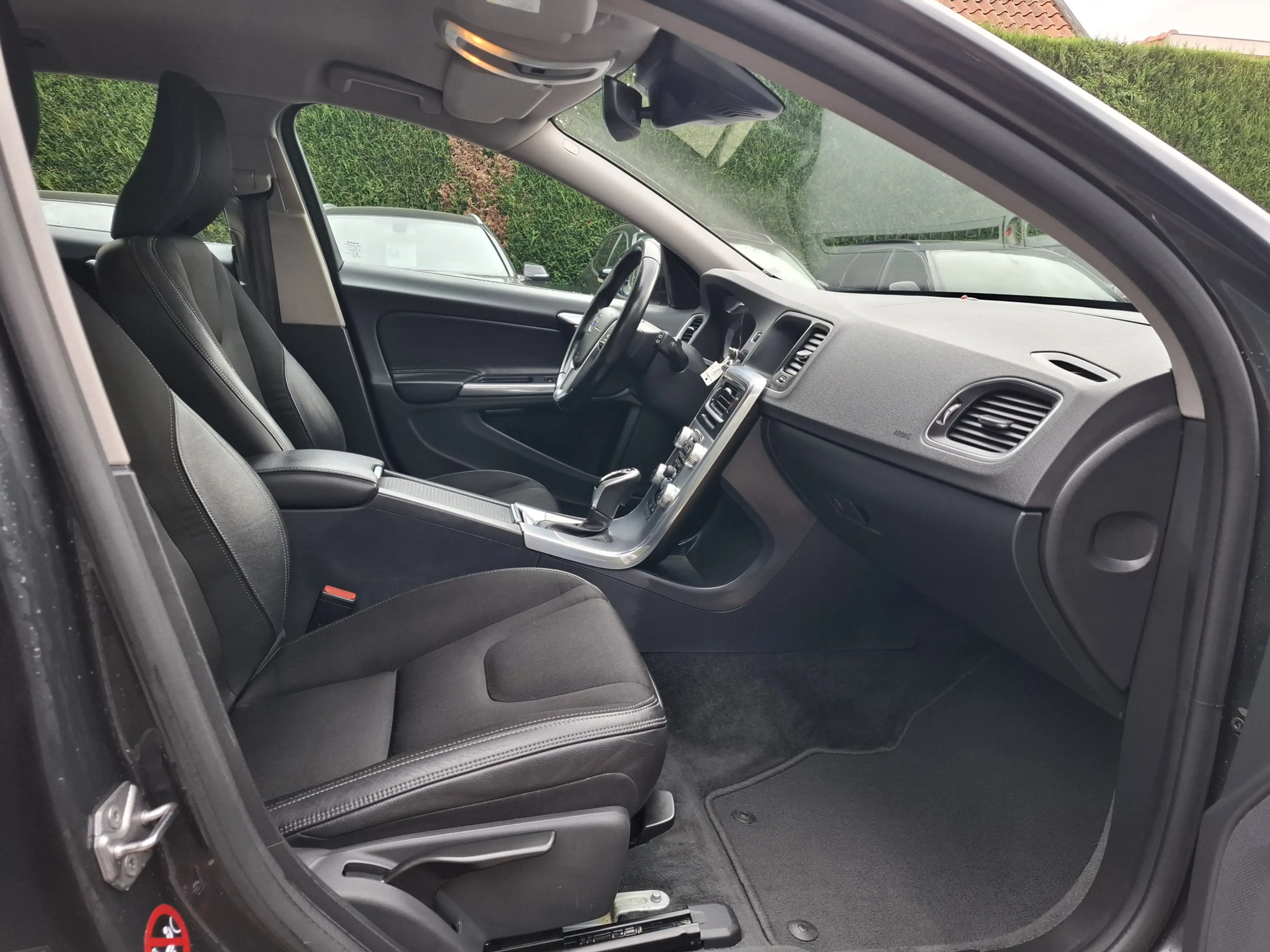 Volvo V60 Cross Country 2.0 D3 Nordic+ 150PK — photo 11
