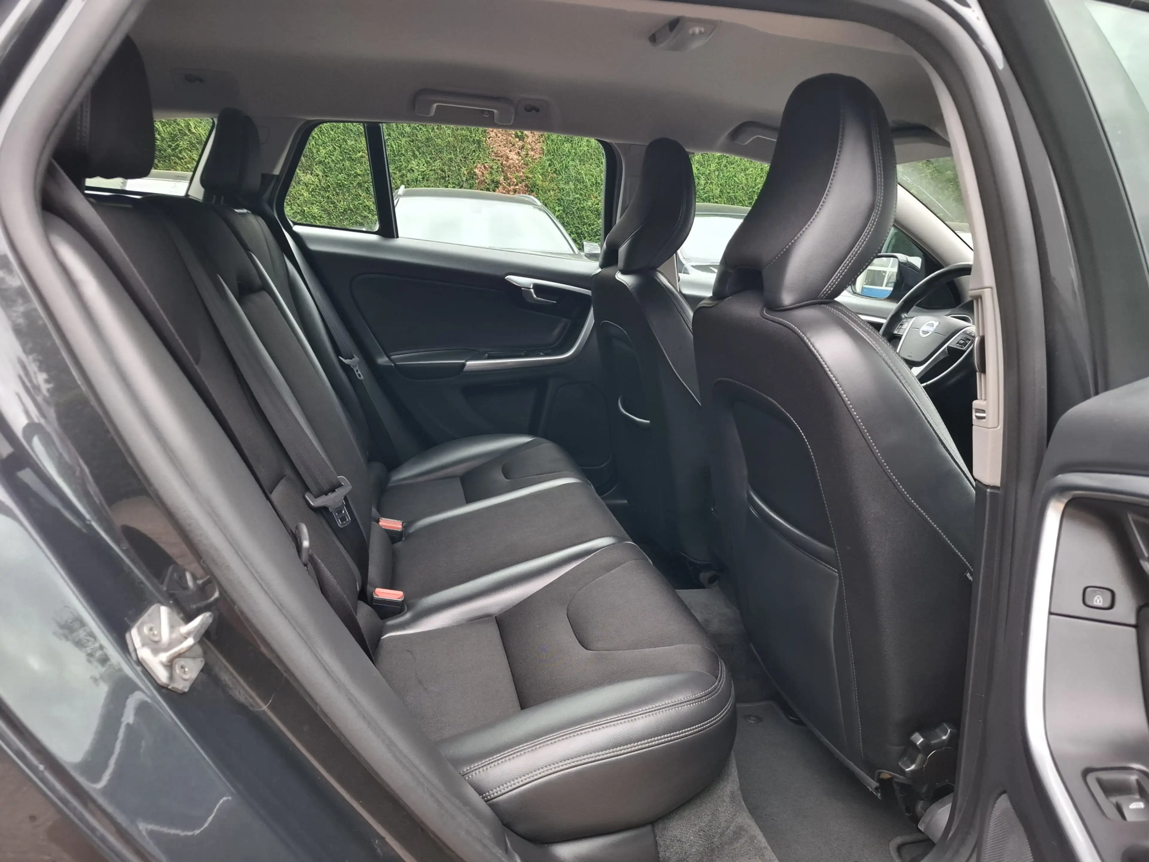 Volvo V60 Cross Country 2.0 D3 Nordic+ 150PK — photo 12