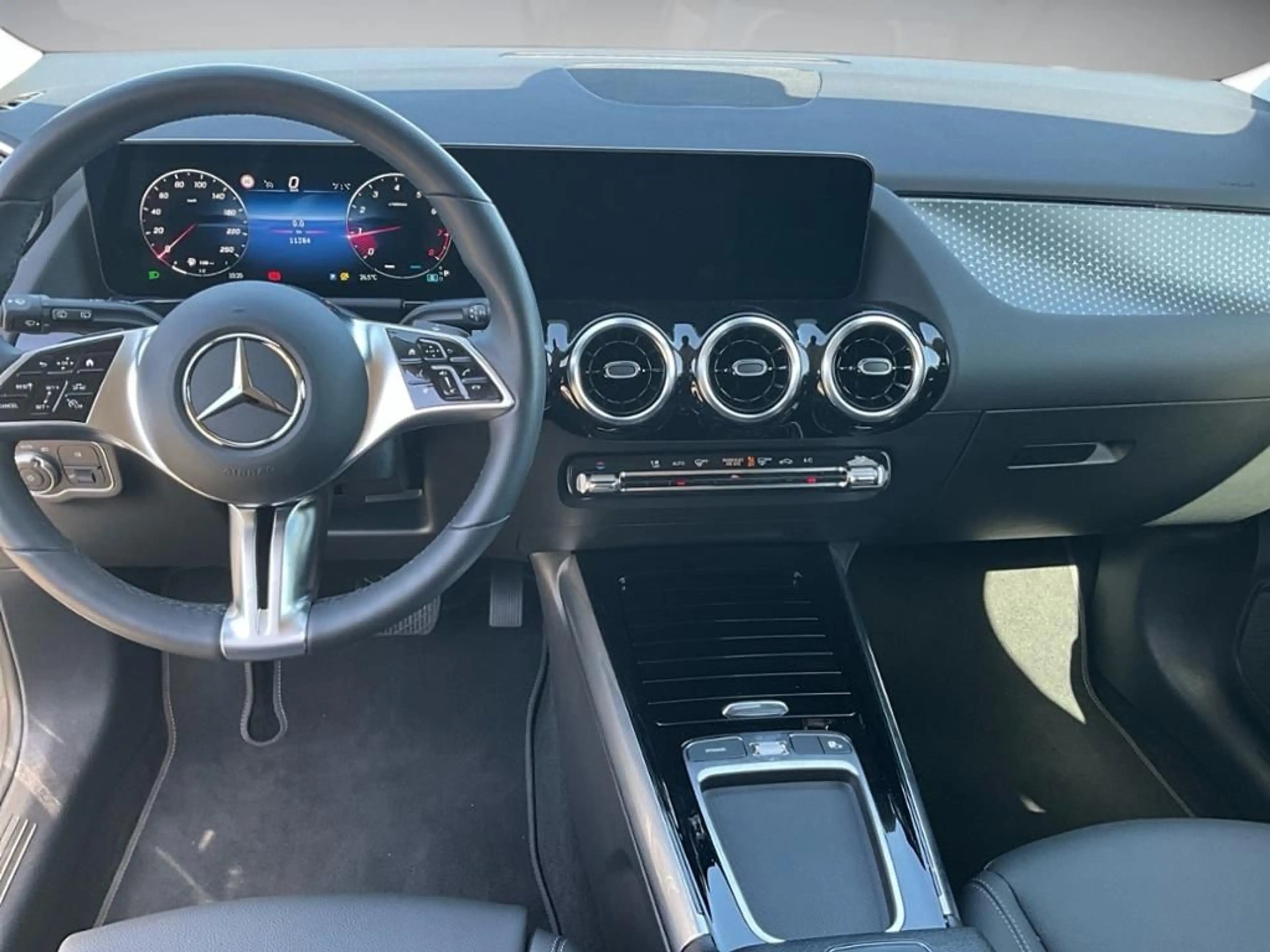 Mercedes-Benz GLA 180 Progressive Line Advanced AHK AUT Kam. — photo 10