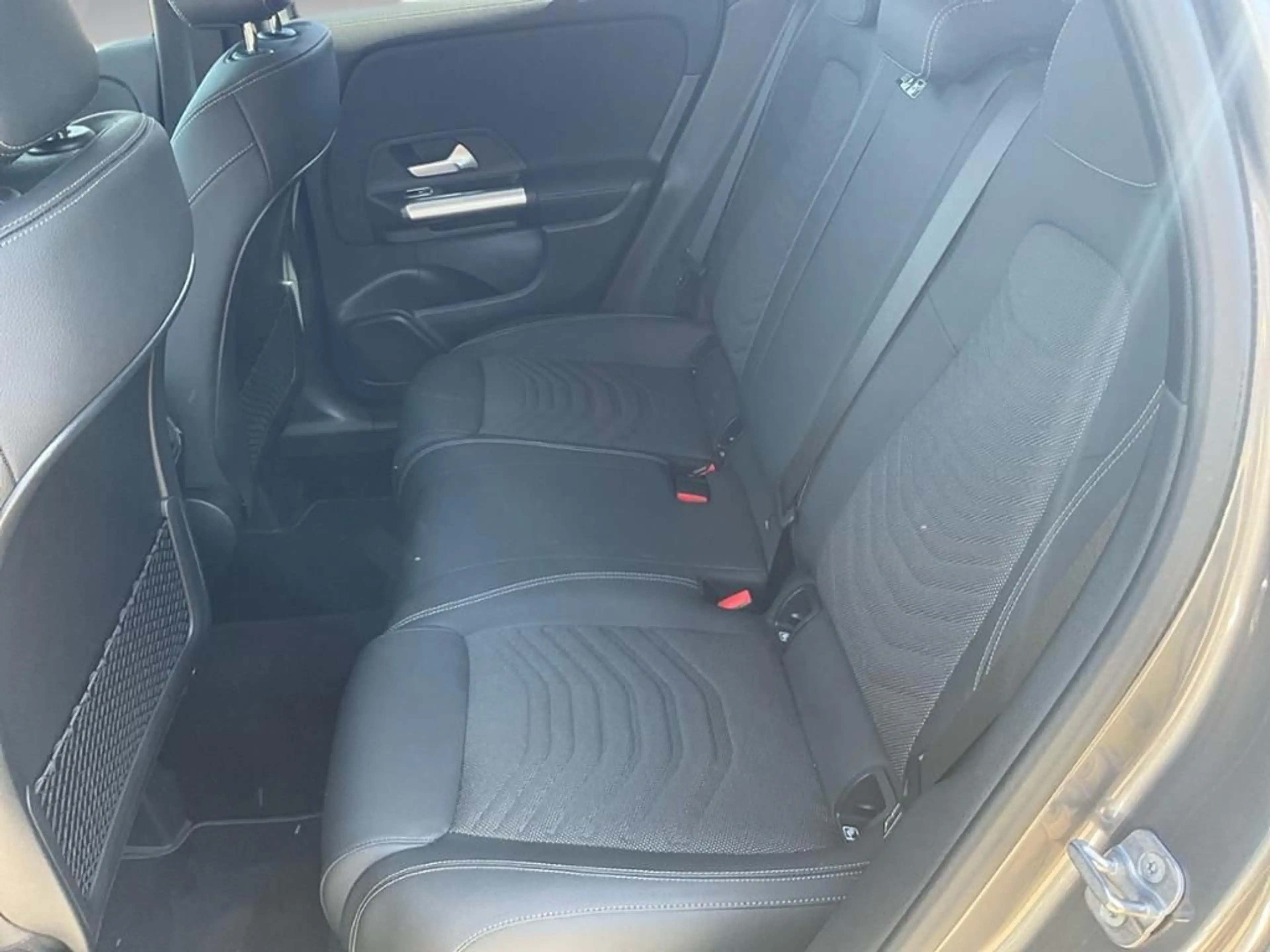 Mercedes-Benz GLA 180 Progressive Line Advanced AHK AUT Kam. — photo 11
