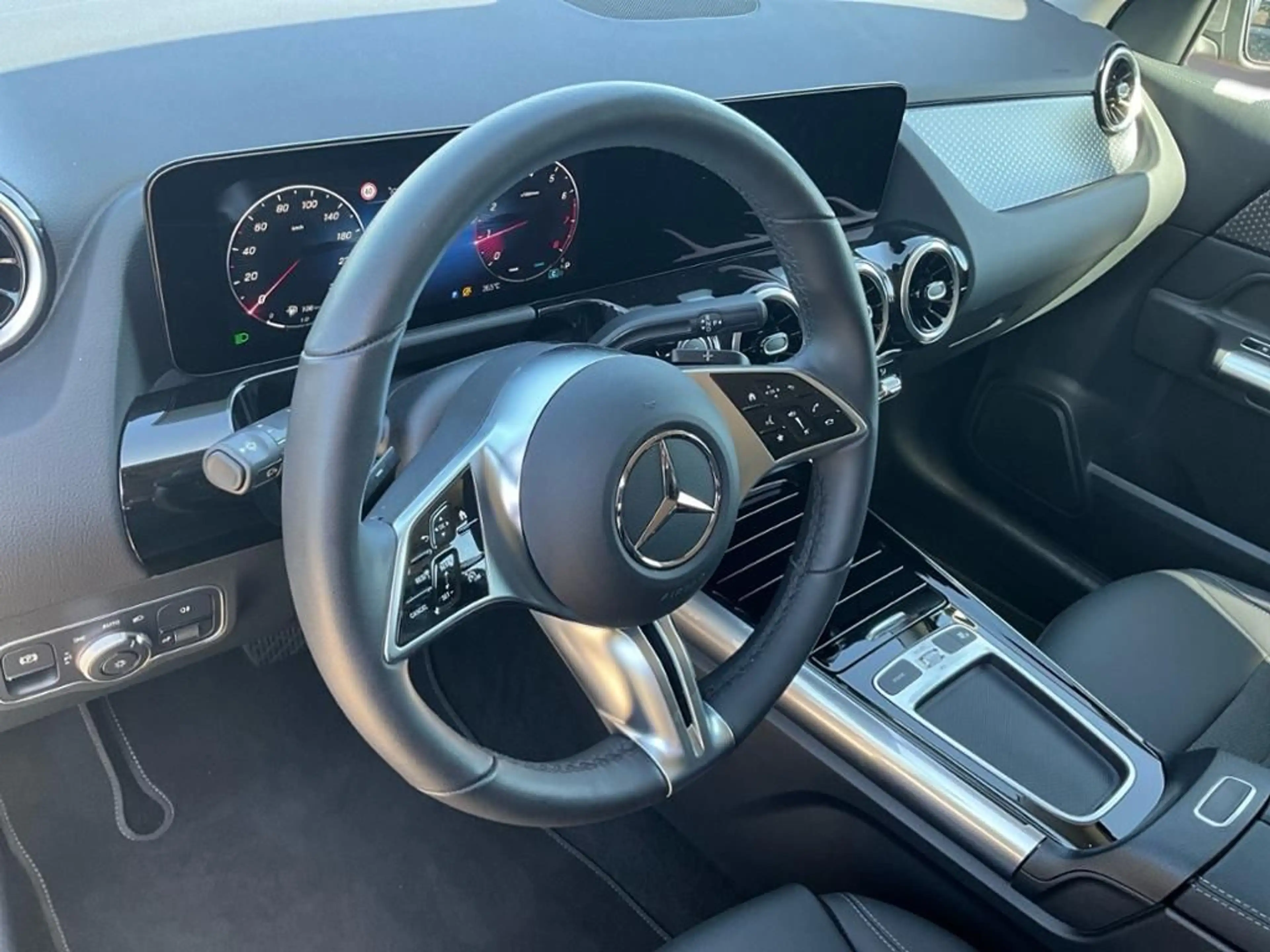 Mercedes-Benz GLA 180 Progressive Line Advanced AHK AUT Kam. — photo 9