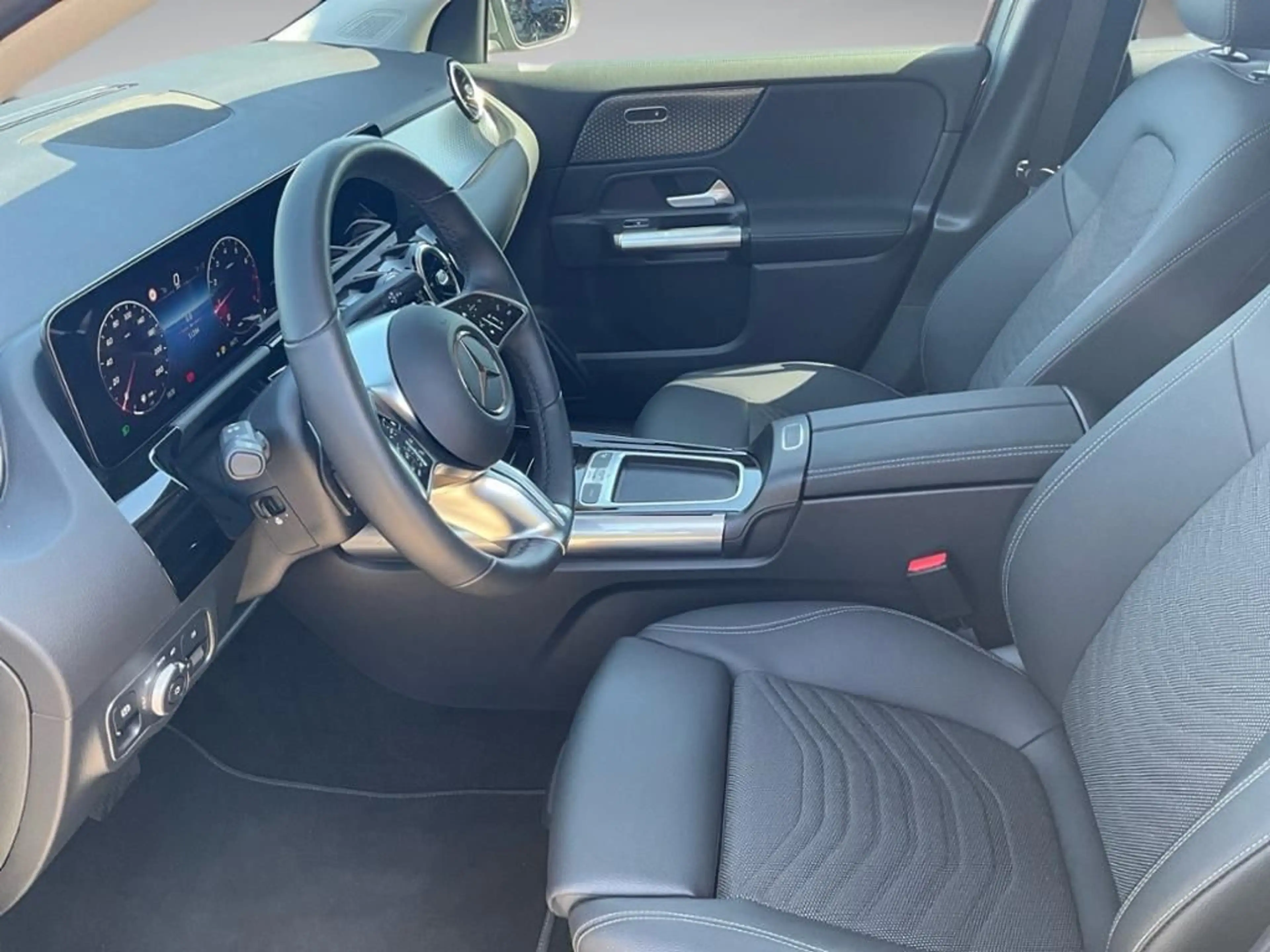 Mercedes-Benz GLA 180 Progressive Line Advanced AHK AUT Kam. — photo 8