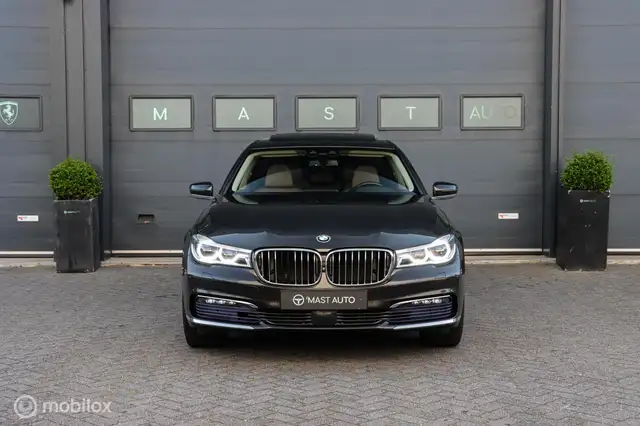 BMW 7 Series view 2