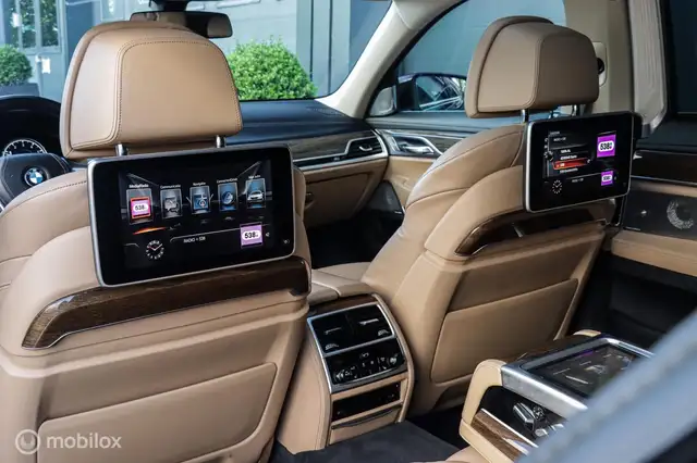 BMW 7 Series view 11
