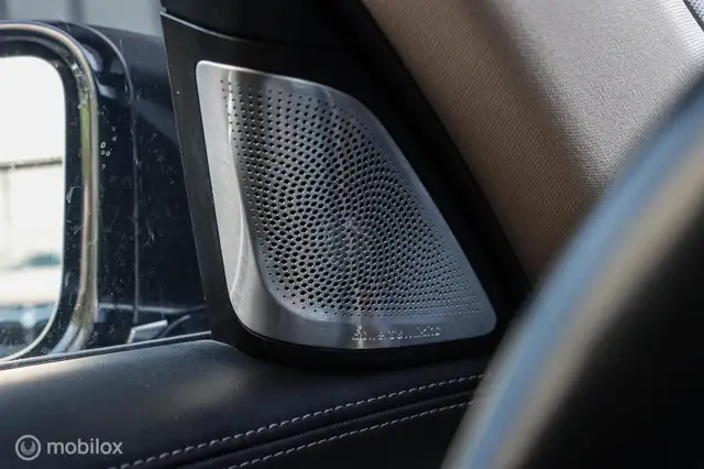 BMW 7 Series view 15