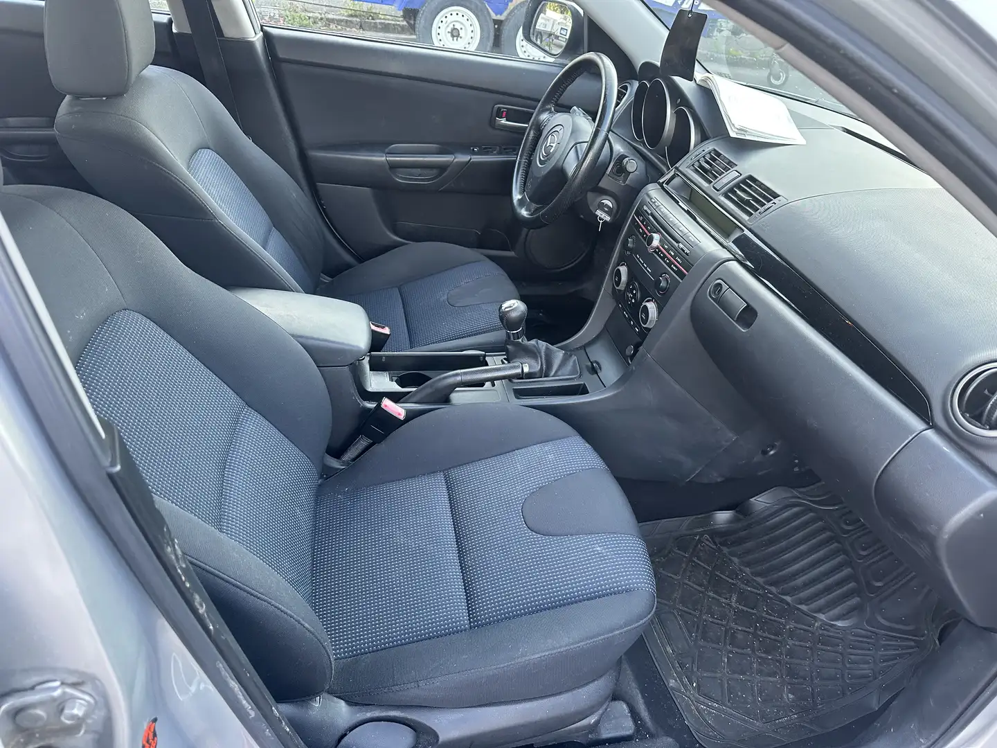 Mazda 3 1.6 Sport Active Gris - 2