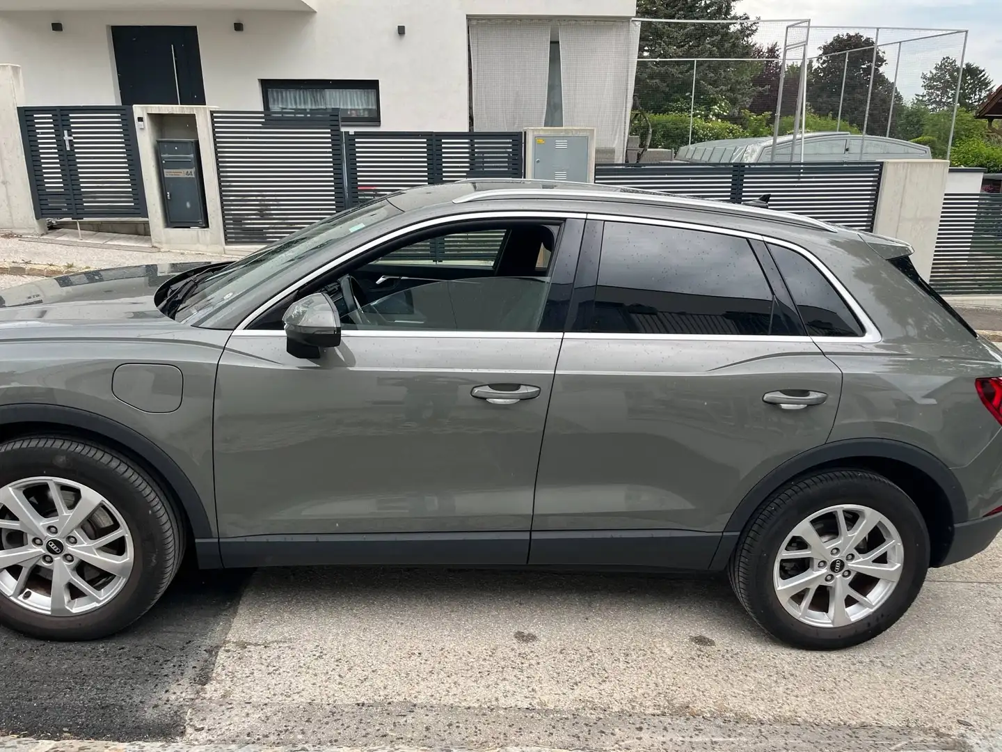 Audi Q3 Q3 45 TFSI e S-tronic Grau - 2