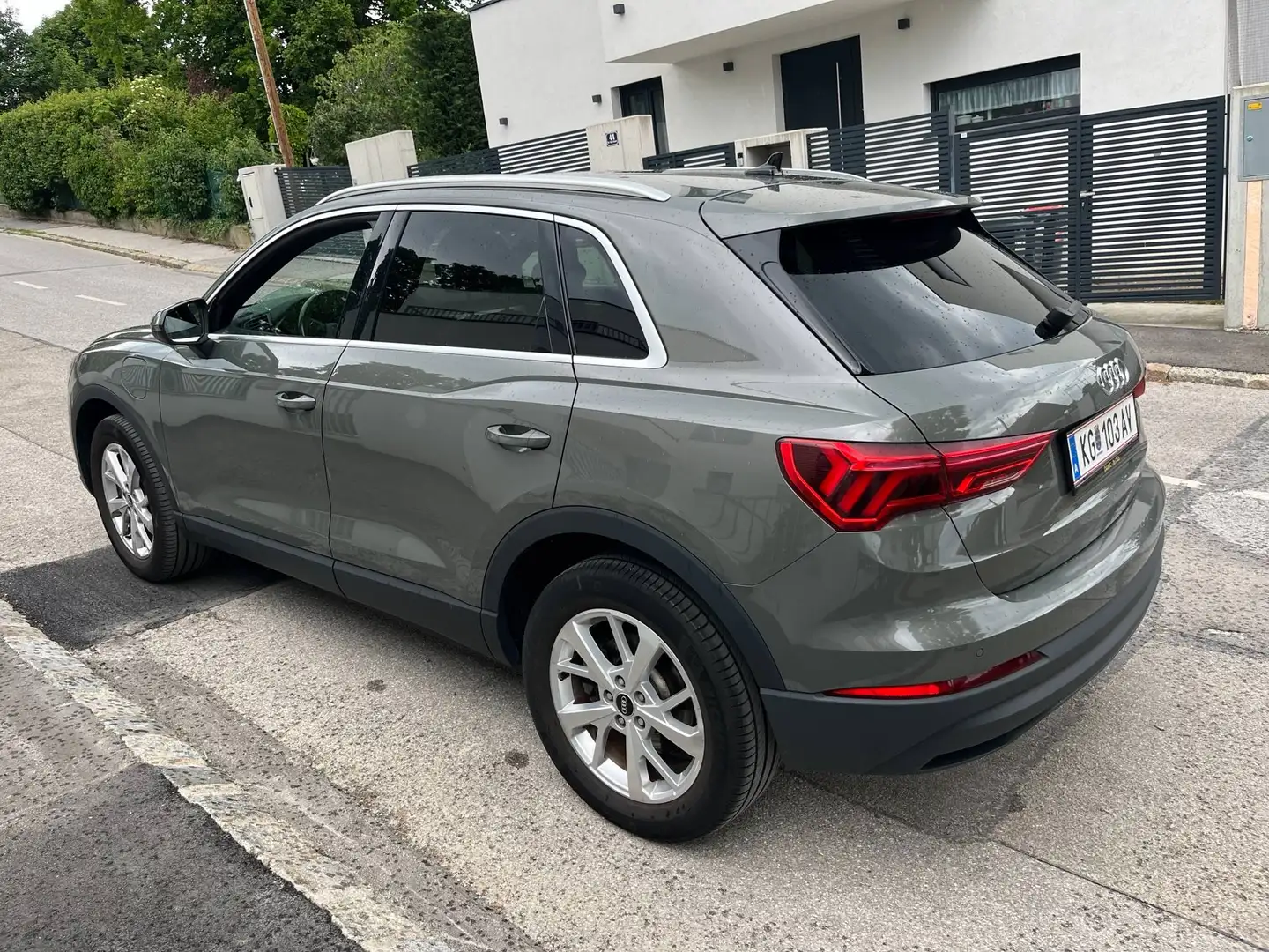 Audi Q3 Q3 45 TFSI e S-tronic Grau - 1