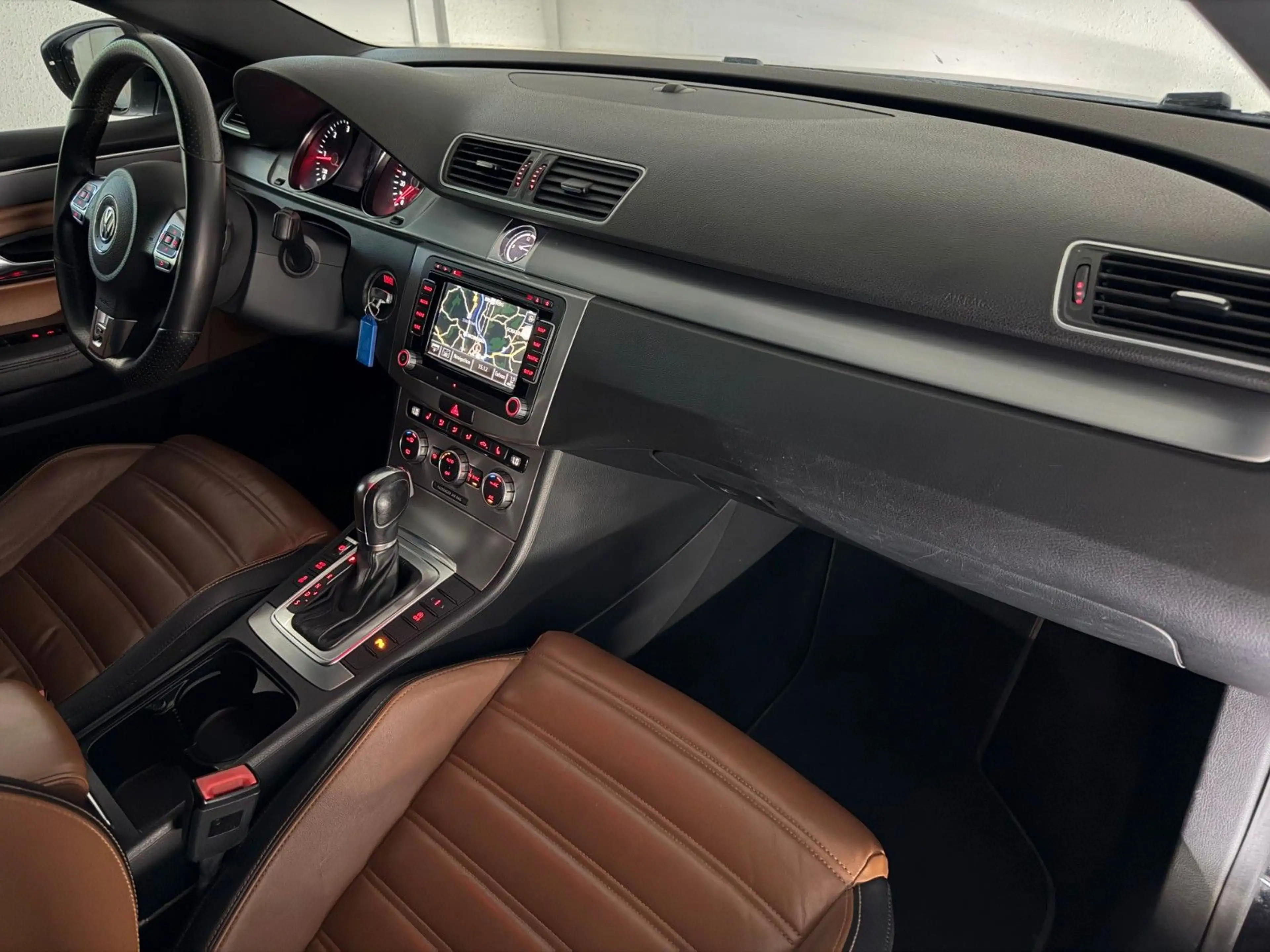 Volkswagen CC R-LINE/SHZ/KLIMAUT./XENON/PANORAMADACH — photo 2