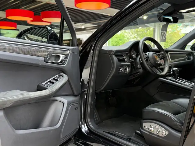 Porsche Macan view 10