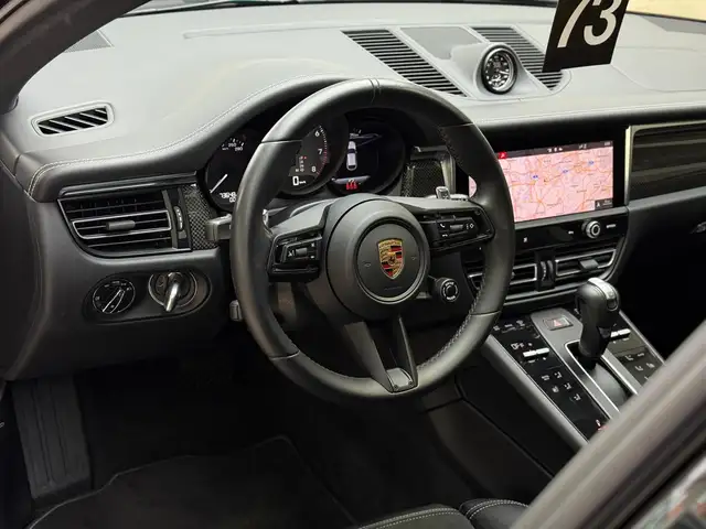 Porsche Macan view 14