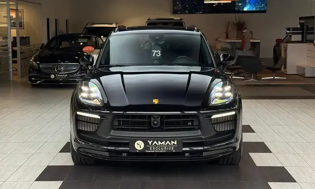 Porsche Macan view 3