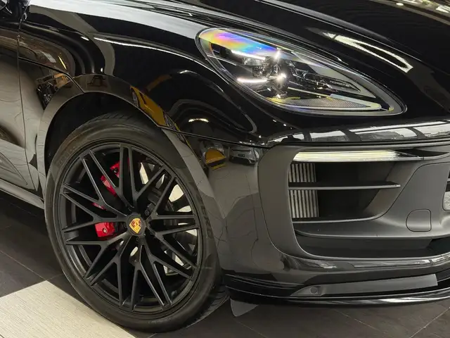 Porsche Macan view 5