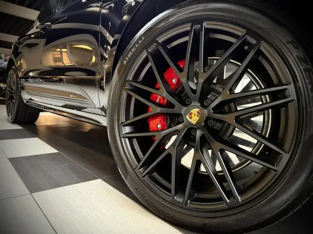 Porsche Macan view 6