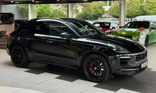 Porsche Macan view 4