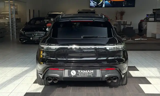 Porsche Macan view 8