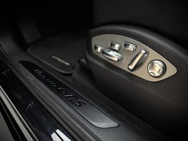 Porsche Macan view 13