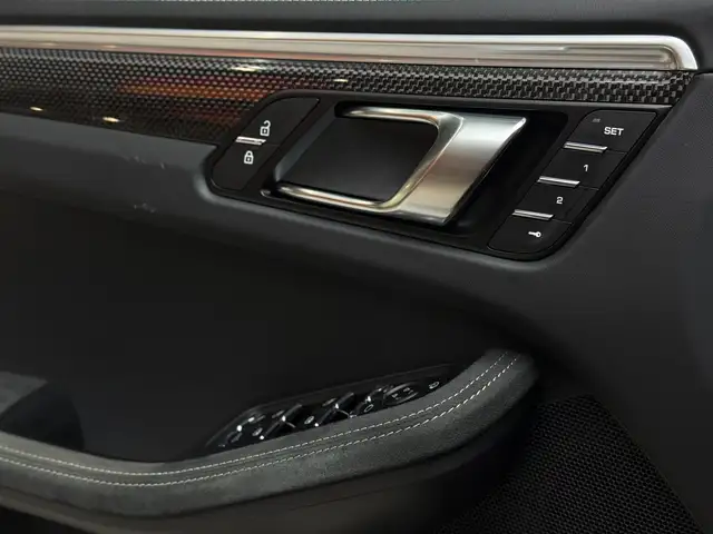 Porsche Macan view 11