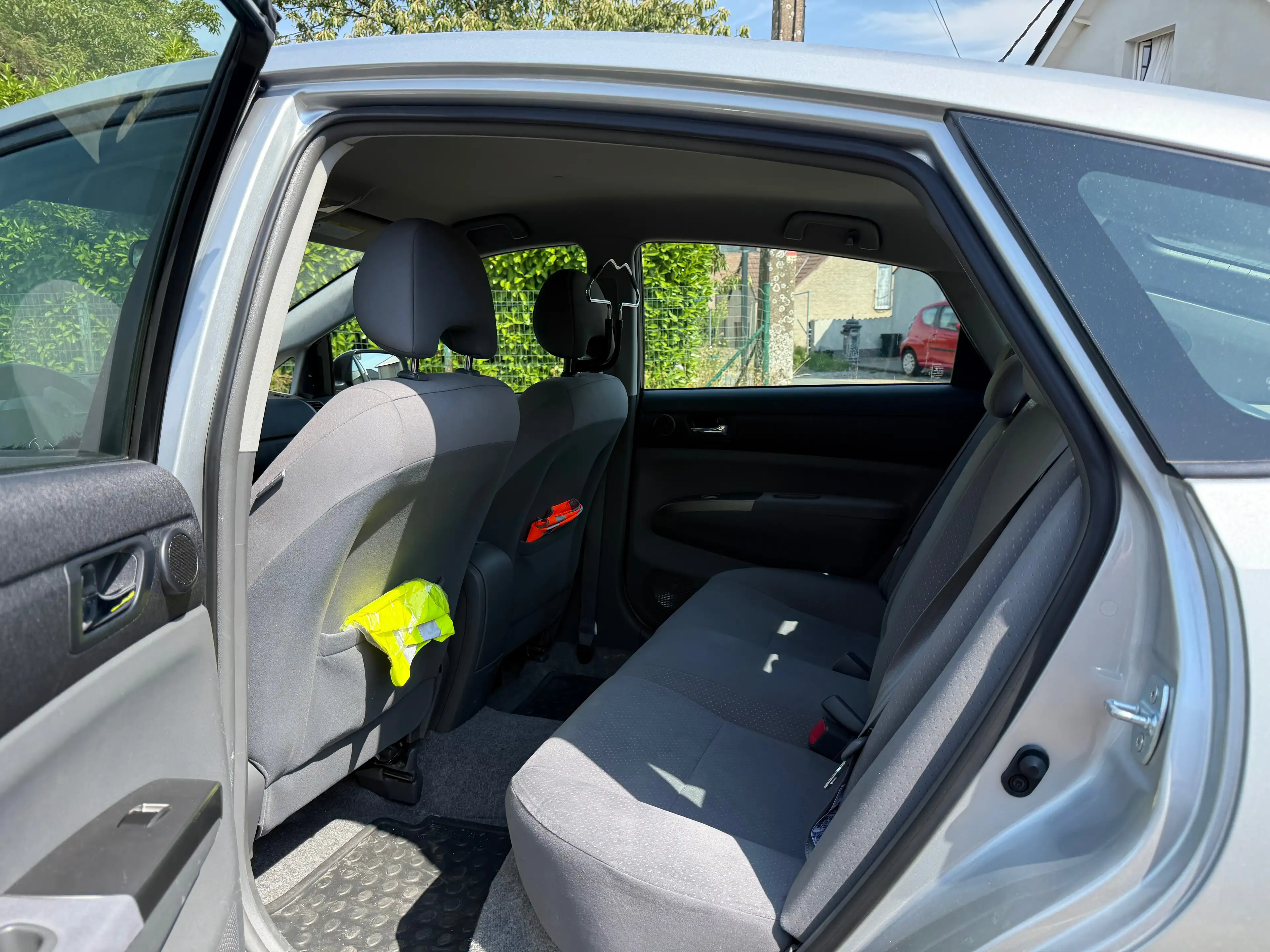 Toyota Prius Prius Hybrid 1.5i VVT-i 16v THS Sol Pack — photo 8