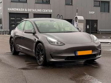 Model 3 Langstreckenbatt. Allradantrieb Dual Motor Performance