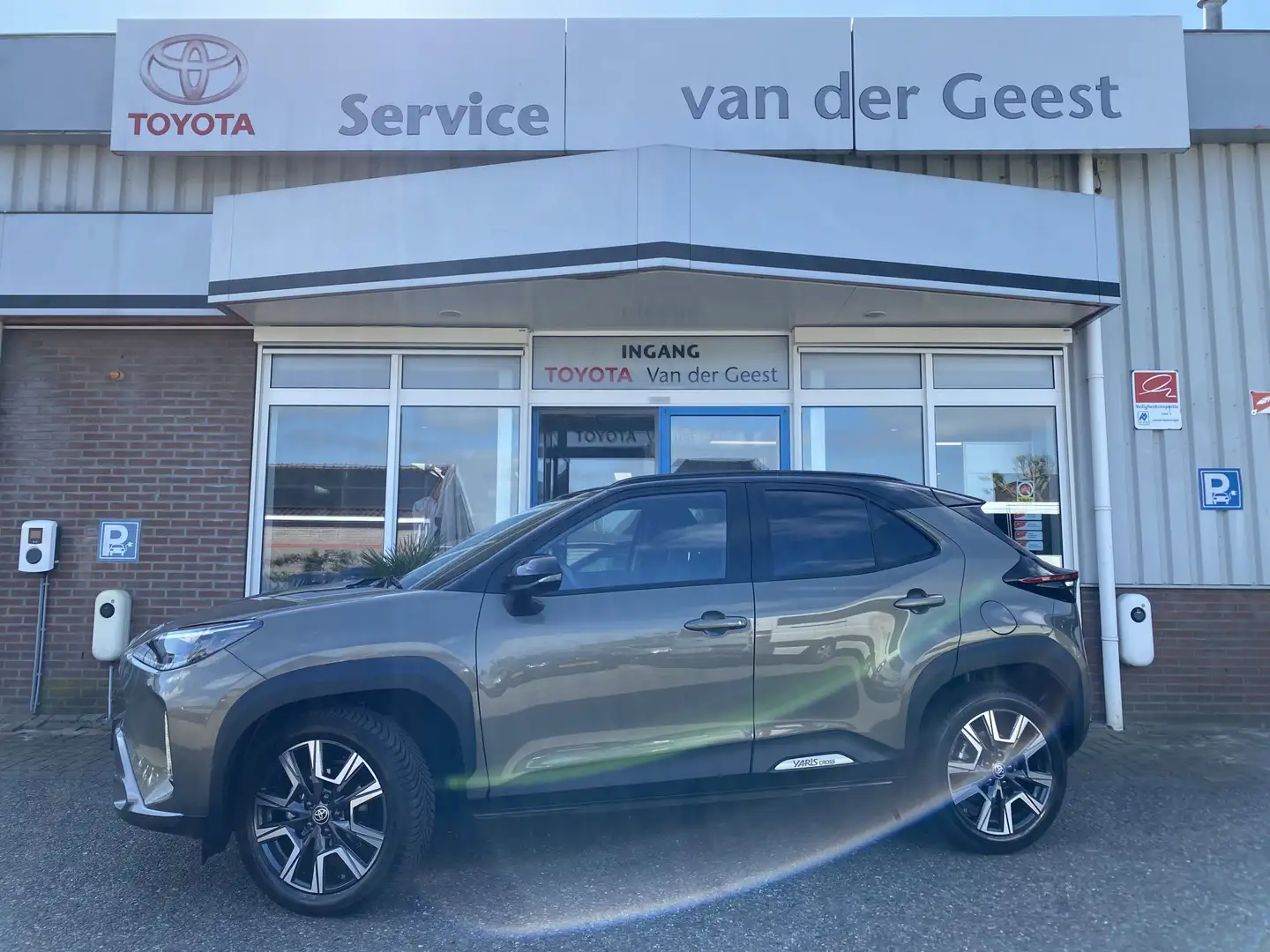 Toyota Yaris Cross 1.5 Hybrid 130 Launch Edition Verde - 1