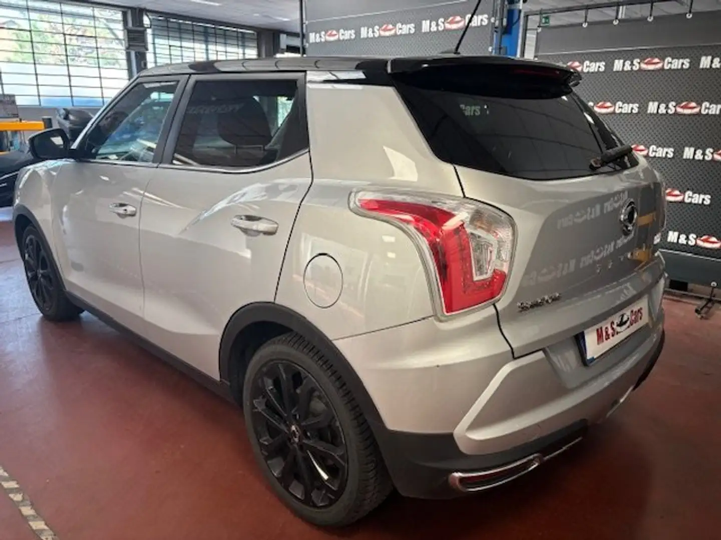 SsangYong Tivoli 1.6 Dream 2wd Auto GPL Zilver - 2