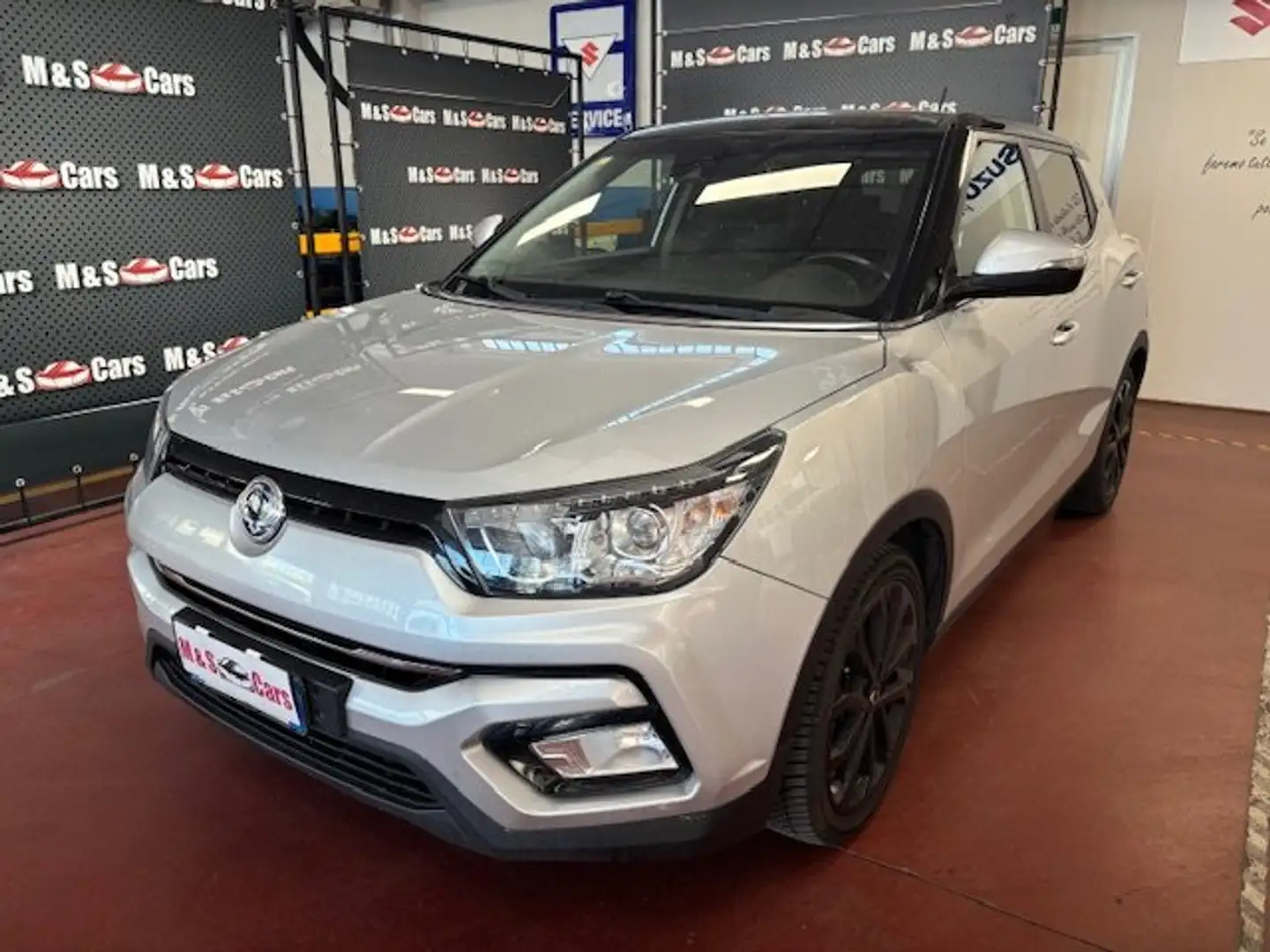 SsangYong Tivoli 1.6 Dream 2wd Auto GPL Zilver - 1