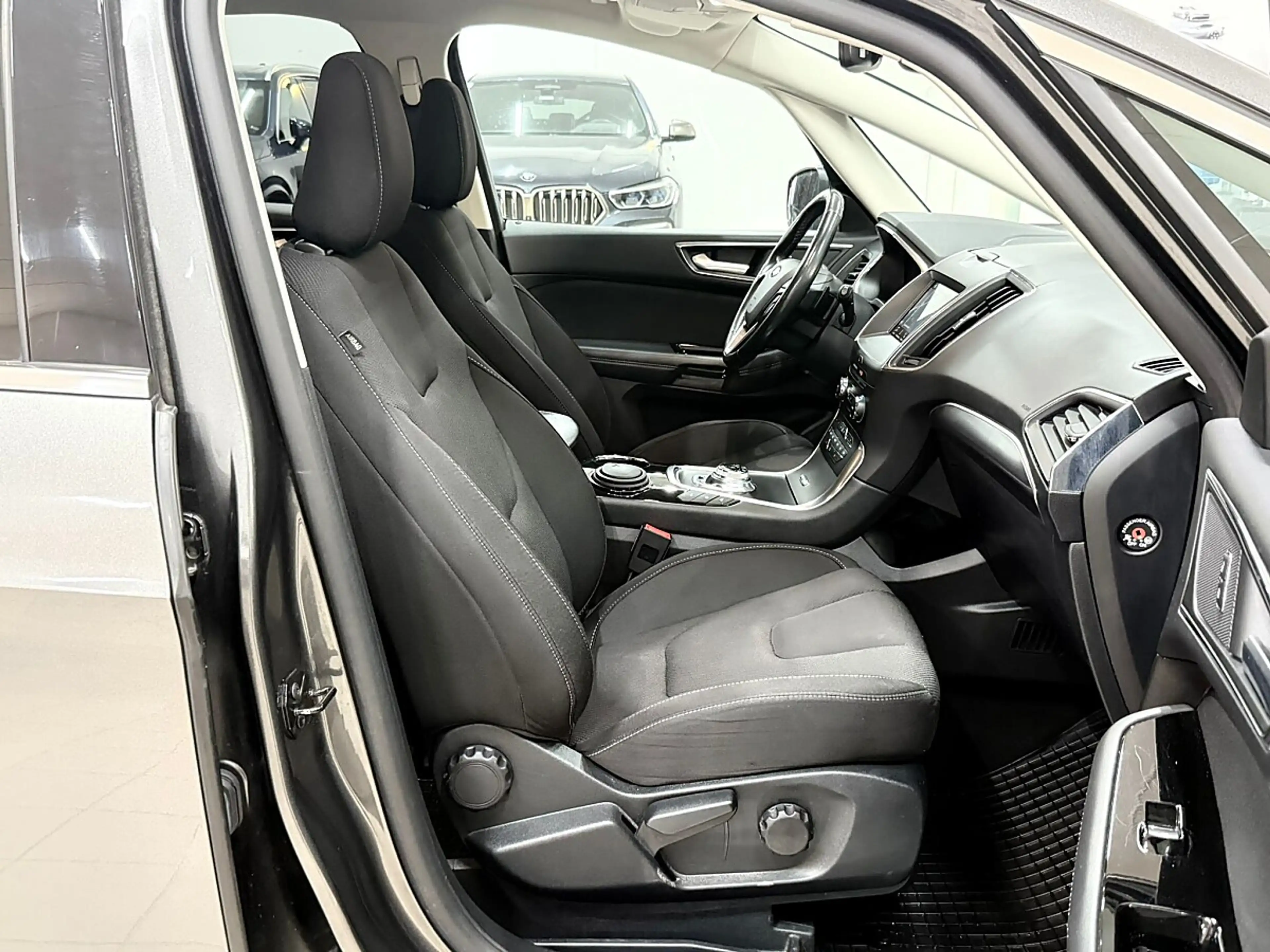 Ford S-Max 2.0EcoBlue Titanium — photo 13